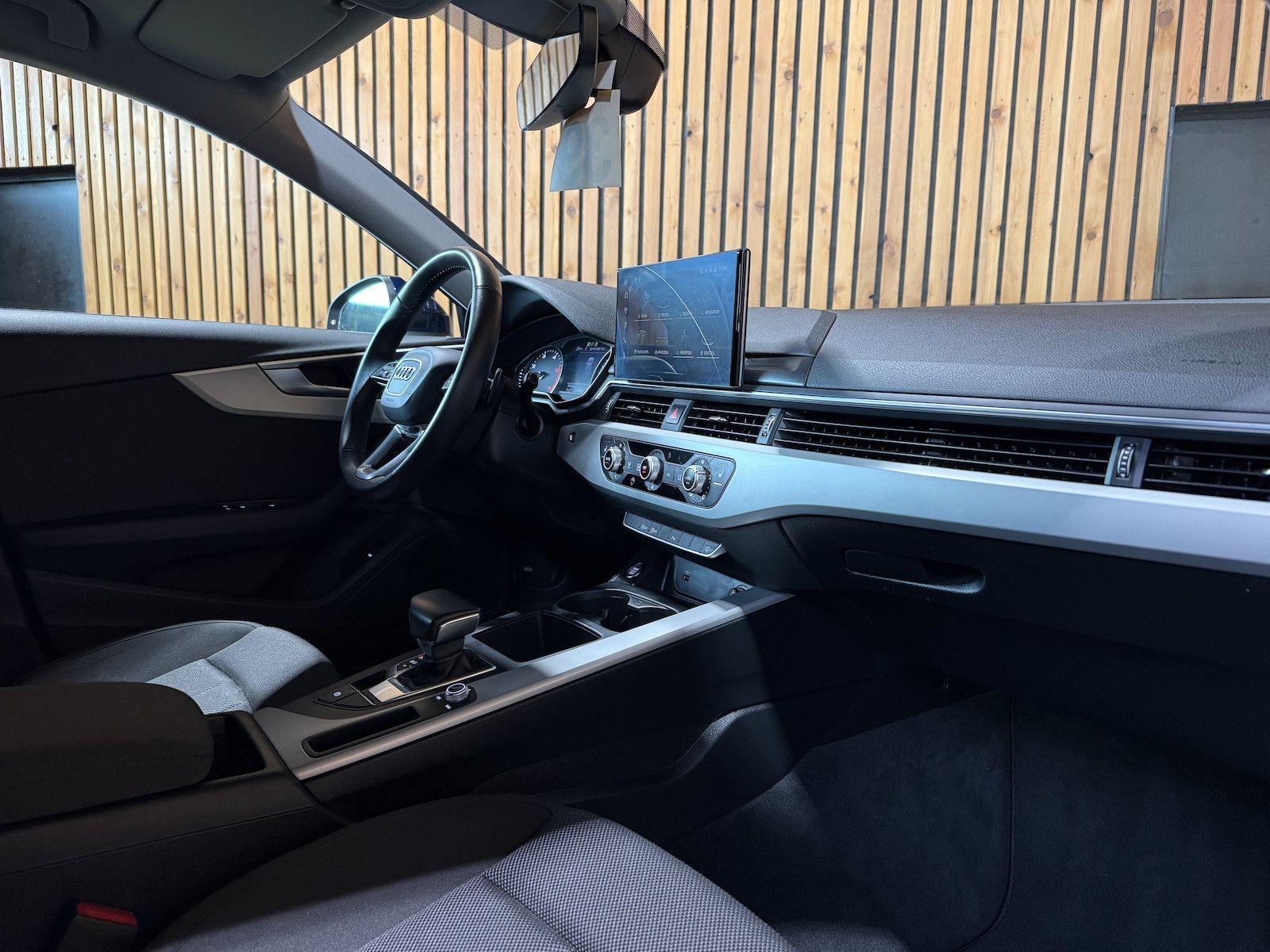 Fahrzeugabbildung Audi A4 Avant advanced TDI Aut. *Navi+*ACC*Kamera*LED