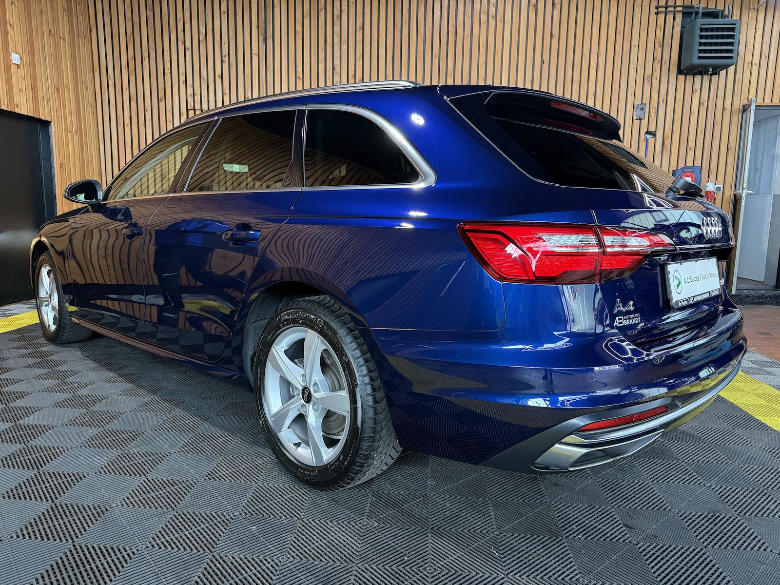 Fahrzeugabbildung Audi A4 Avant advanced TDI Aut. *Navi+*ACC*Kamera*LED
