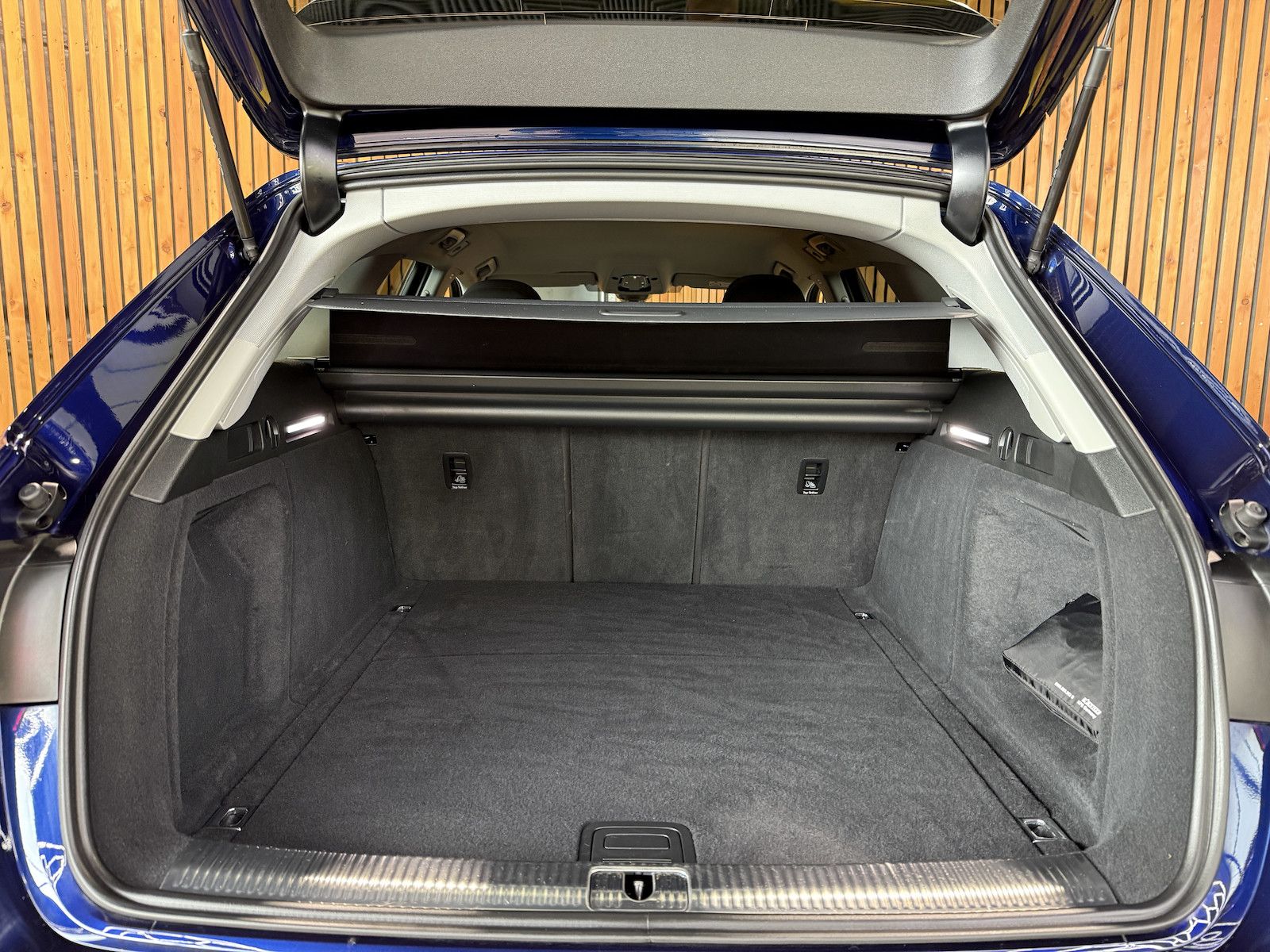 Fahrzeugabbildung Audi A4 Avant advanced TDI Aut. *Navi+*ACC*Kamera*LED