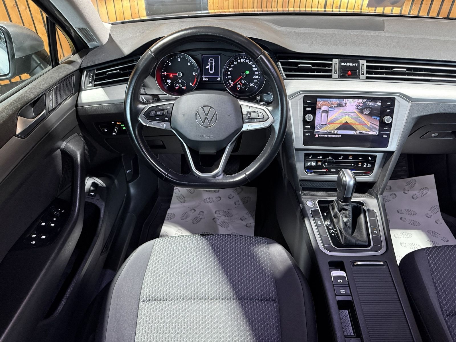 Fahrzeugabbildung Volkswagen Passat Variant 2,0 TDI DSG Navi*AHK*Kam*el.Heck.