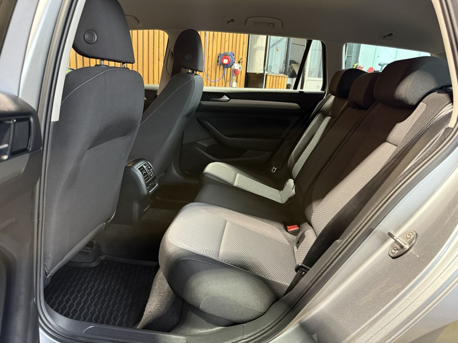 Fahrzeugabbildung Volkswagen Passat Variant 2,0 TDI DSG Navi*AHK*Kam*el.Heck.