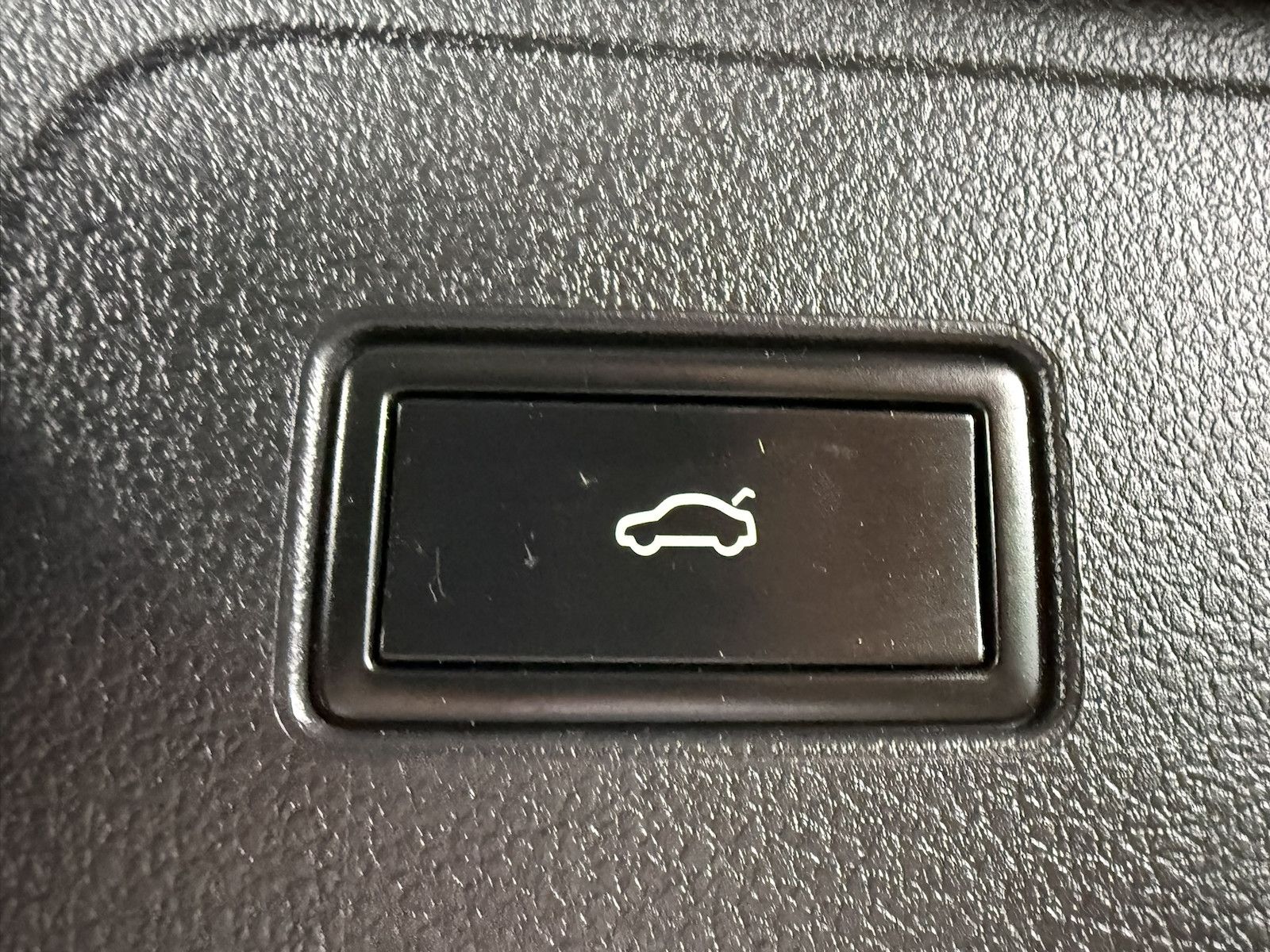 Fahrzeugabbildung Volkswagen Passat Variant 2,0 TDI DSG Navi*AHK*Kam*el.Heck.