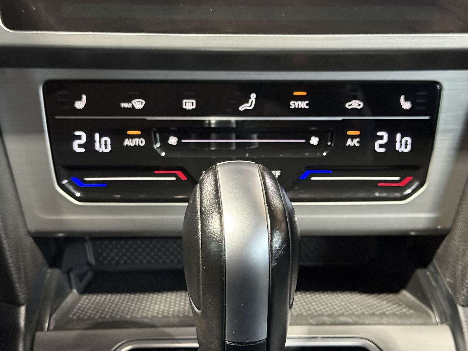 Fahrzeugabbildung Volkswagen Passat Variant 2,0 TDI DSG Navi*AHK*Kam*el.Heck.