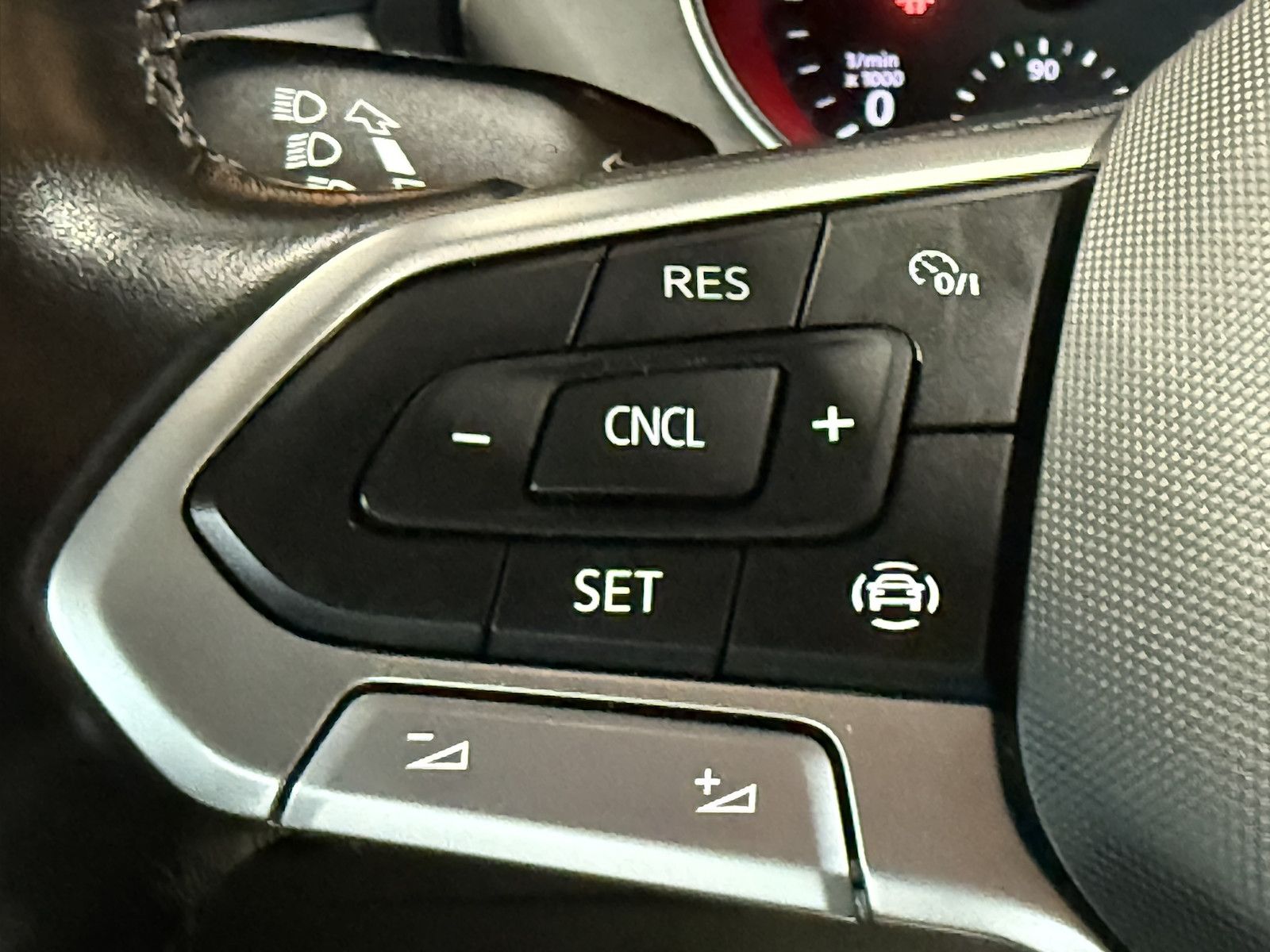 Fahrzeugabbildung Volkswagen Passat Variant 2,0 TDI DSG Navi*AHK*Kam*el.Heck.