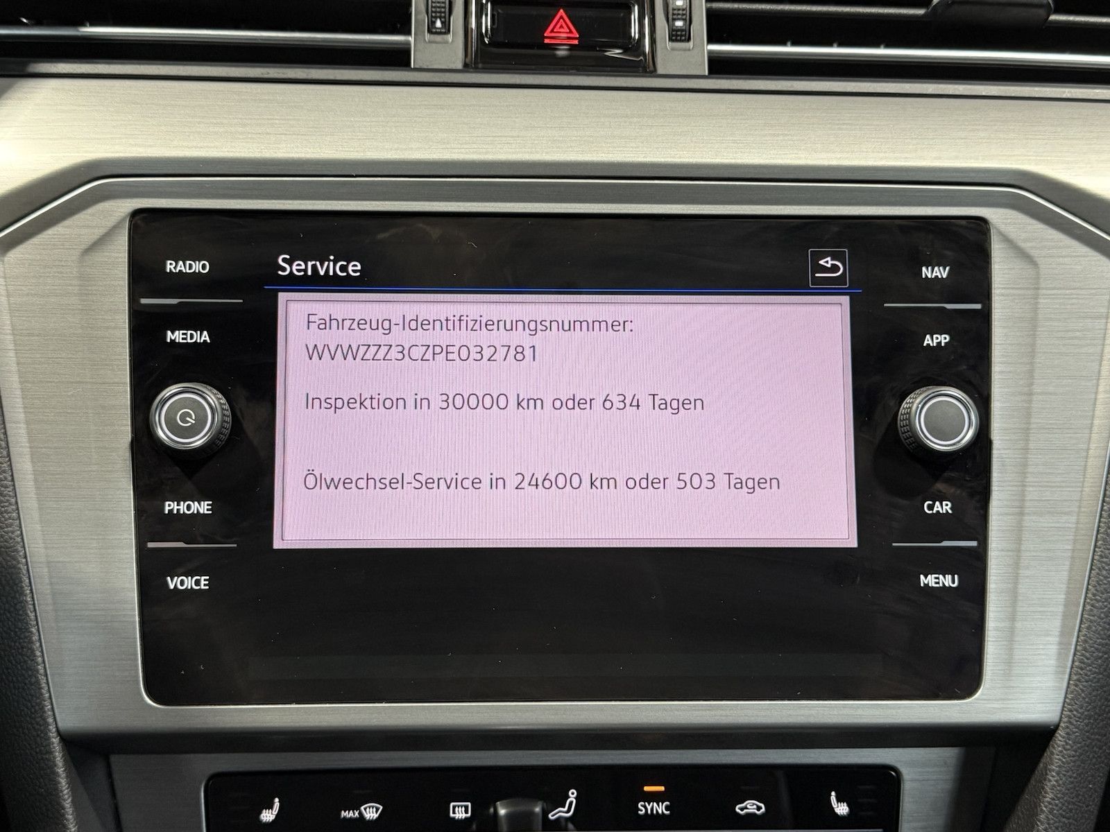 Fahrzeugabbildung Volkswagen Passat Variant 2,0 TDI DSG Navi*AHK*Kam*el.Heck.