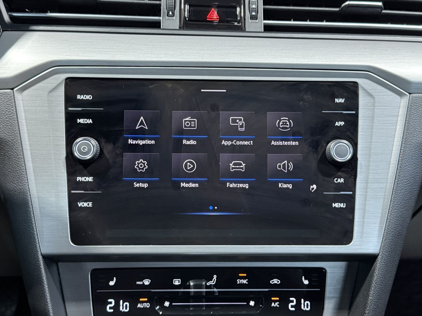 Fahrzeugabbildung Volkswagen Passat Variant 2,0 TDI DSG Navi*AHK*Kam*el.Heck.
