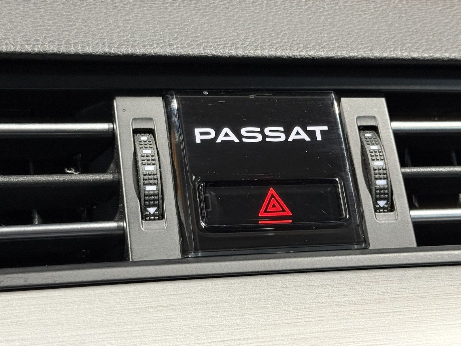 Fahrzeugabbildung Volkswagen Passat Variant 2,0 TDI DSG Navi*AHK*Kam*el.Heck.