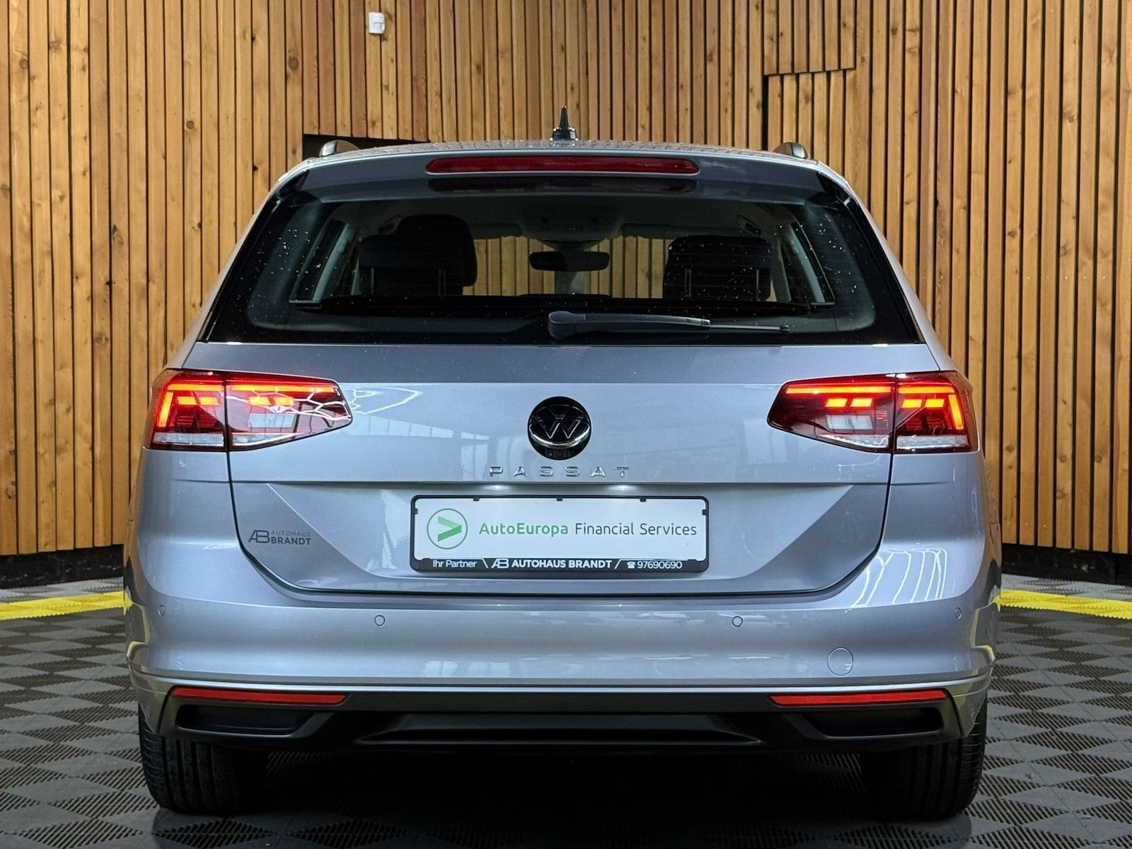 Fahrzeugabbildung Volkswagen Passat Variant 2,0 TDI DSG Navi*AHK*Kam*el.Heck.