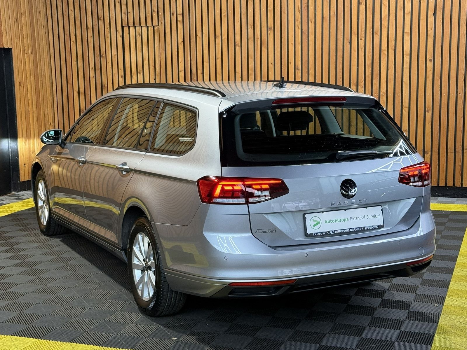 Fahrzeugabbildung Volkswagen Passat Variant 2,0 TDI DSG Navi*AHK*Kam*el.Heck.