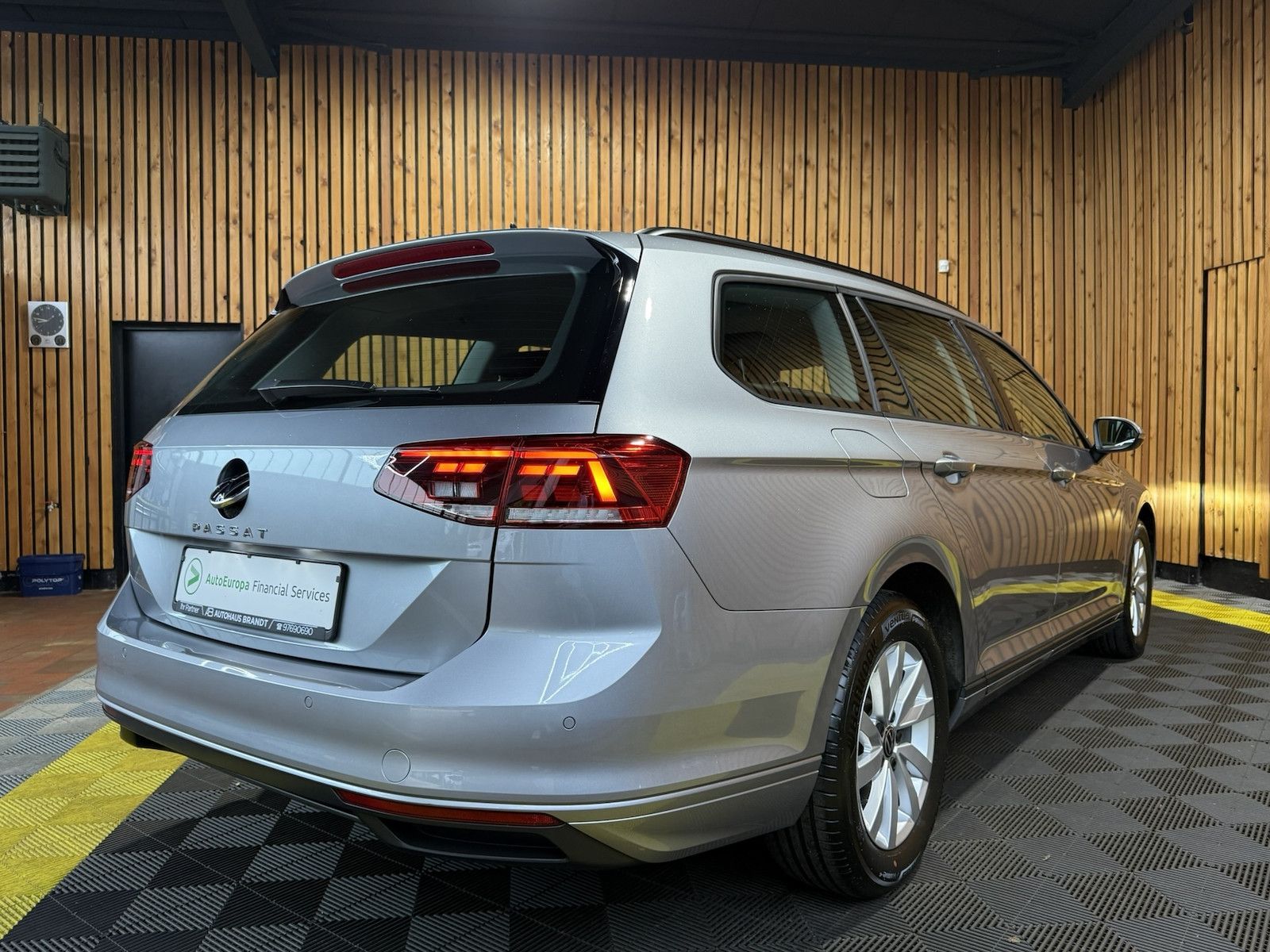 Fahrzeugabbildung Volkswagen Passat Variant 2,0 TDI DSG Navi*AHK*Kam*el.Heck.