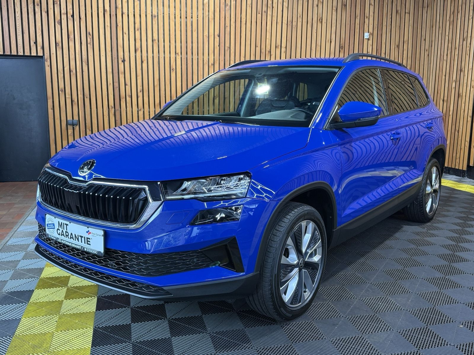 SKODA Karoq 1,5 TSI DSG Style Navi*LED*Kam*Leder*AHK
