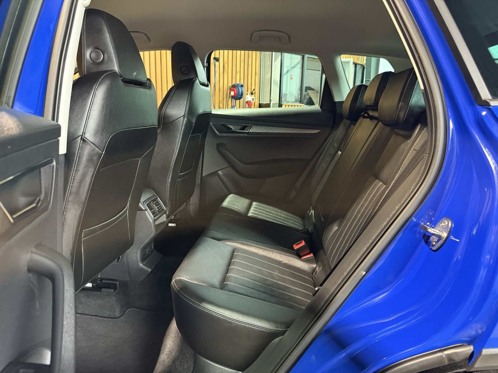 Fahrzeugabbildung SKODA Karoq 1,5 TSI DSG Style Navi*LED*Kam*Leder*AHK