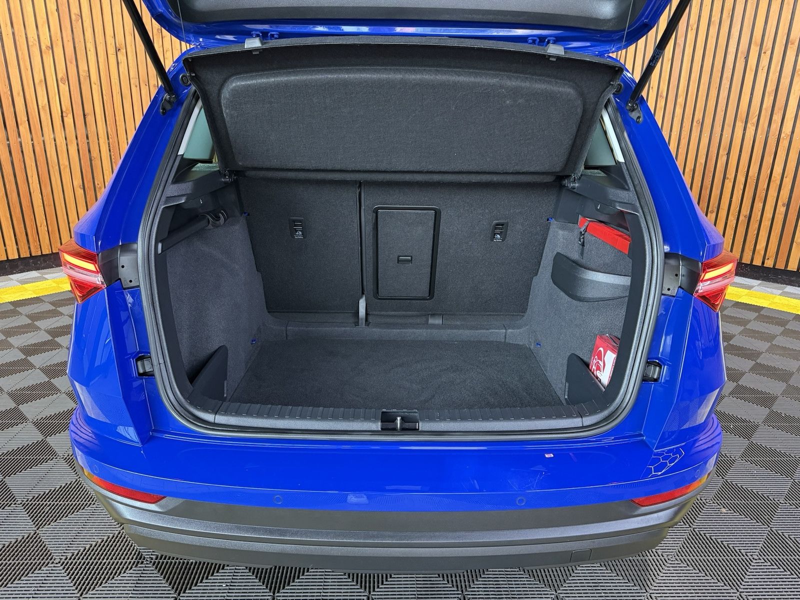 Fahrzeugabbildung SKODA Karoq 1,5 TSI DSG Style Navi*LED*Kam*Leder*AHK