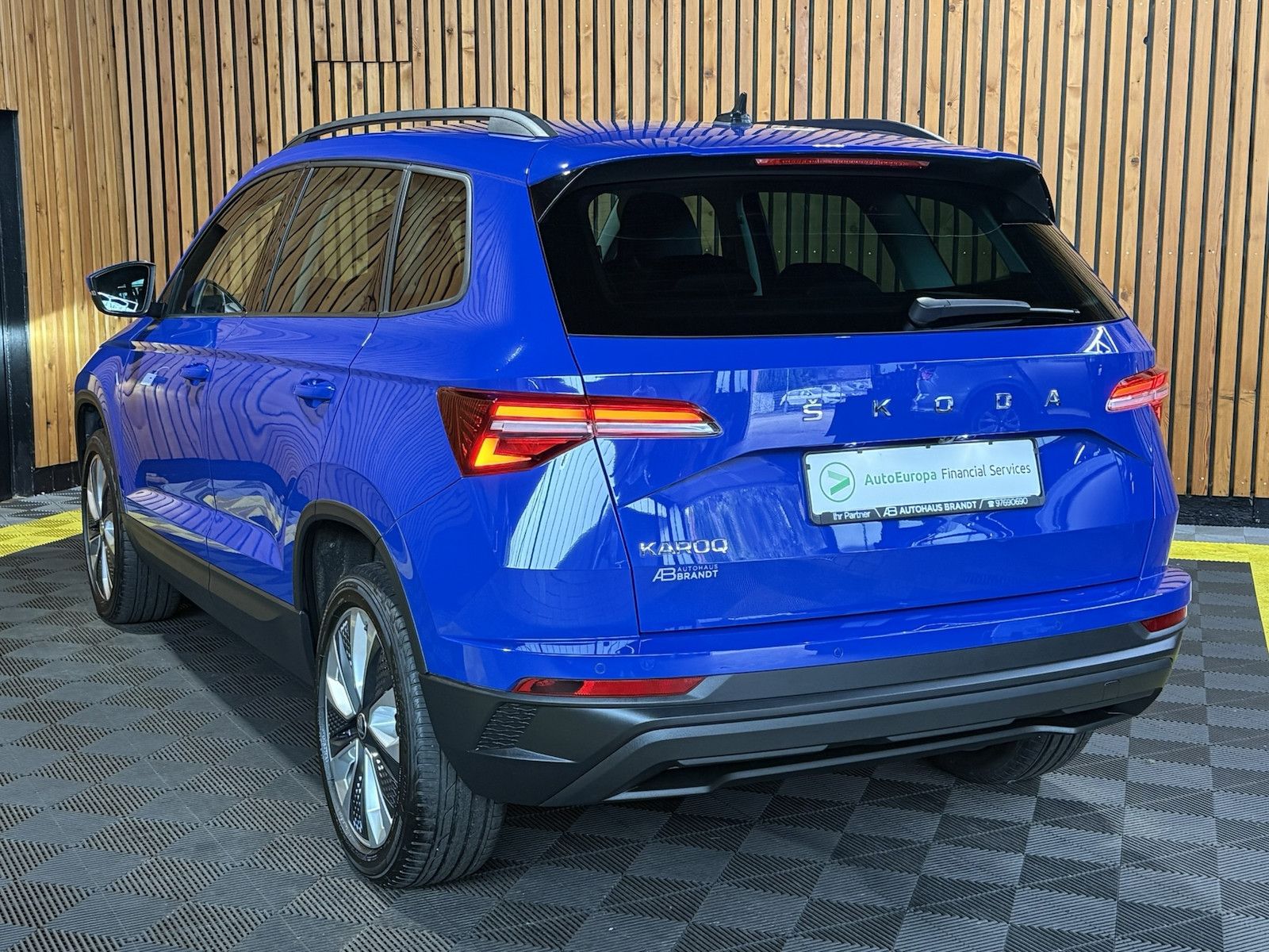 Fahrzeugabbildung SKODA Karoq 1,5 TSI DSG Style Navi*LED*Kam*Leder*AHK