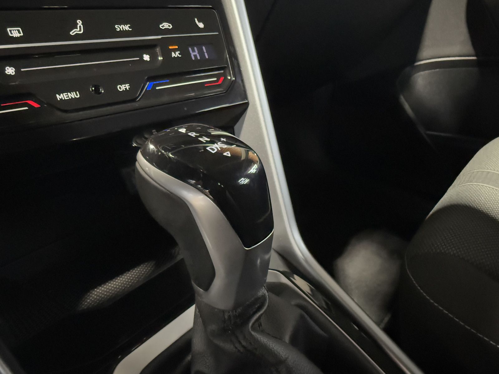 Fahrzeugabbildung Volkswagen T-Roc 2,0 TDI Life DSG *Navi*LED*Kam*Virtual*ACC