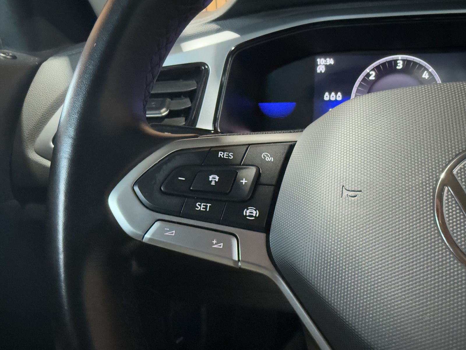 Fahrzeugabbildung Volkswagen T-Roc 2,0 TDI Life DSG *Navi*LED*Kam*Virtual*ACC