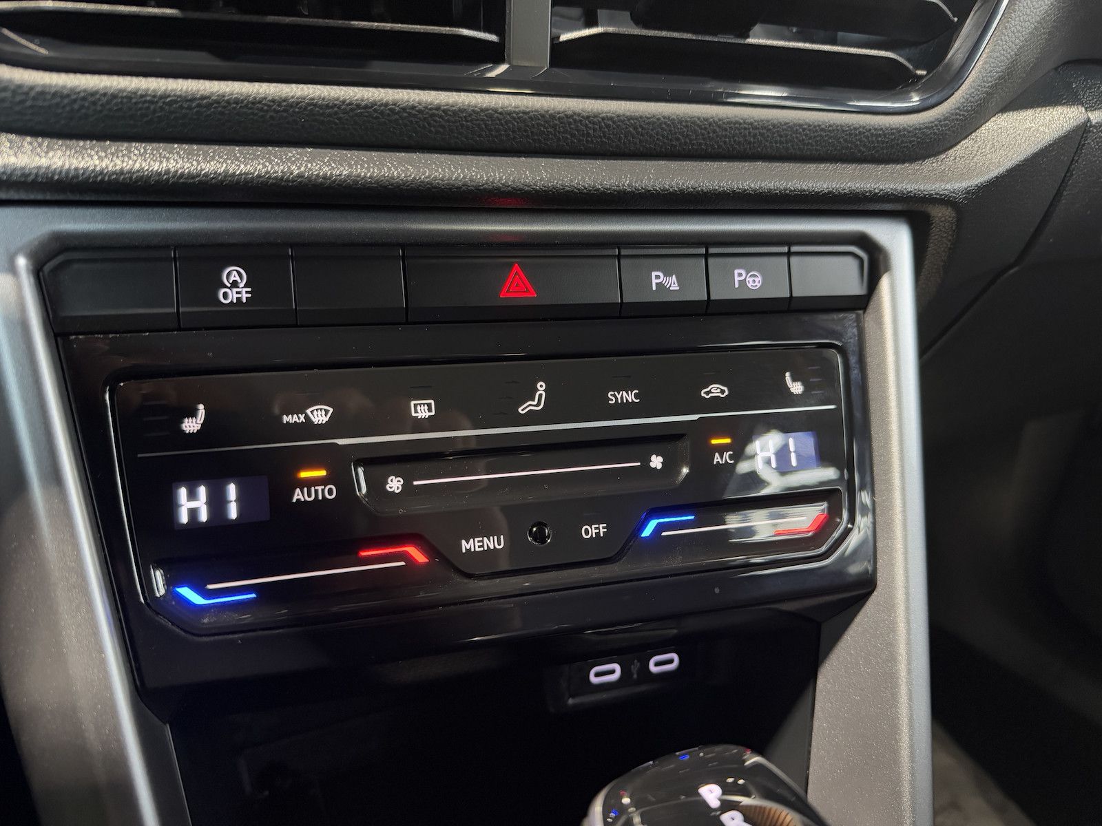 Fahrzeugabbildung Volkswagen T-Roc 2,0 TDI Life DSG *Navi*LED*Kam*Virtual*ACC