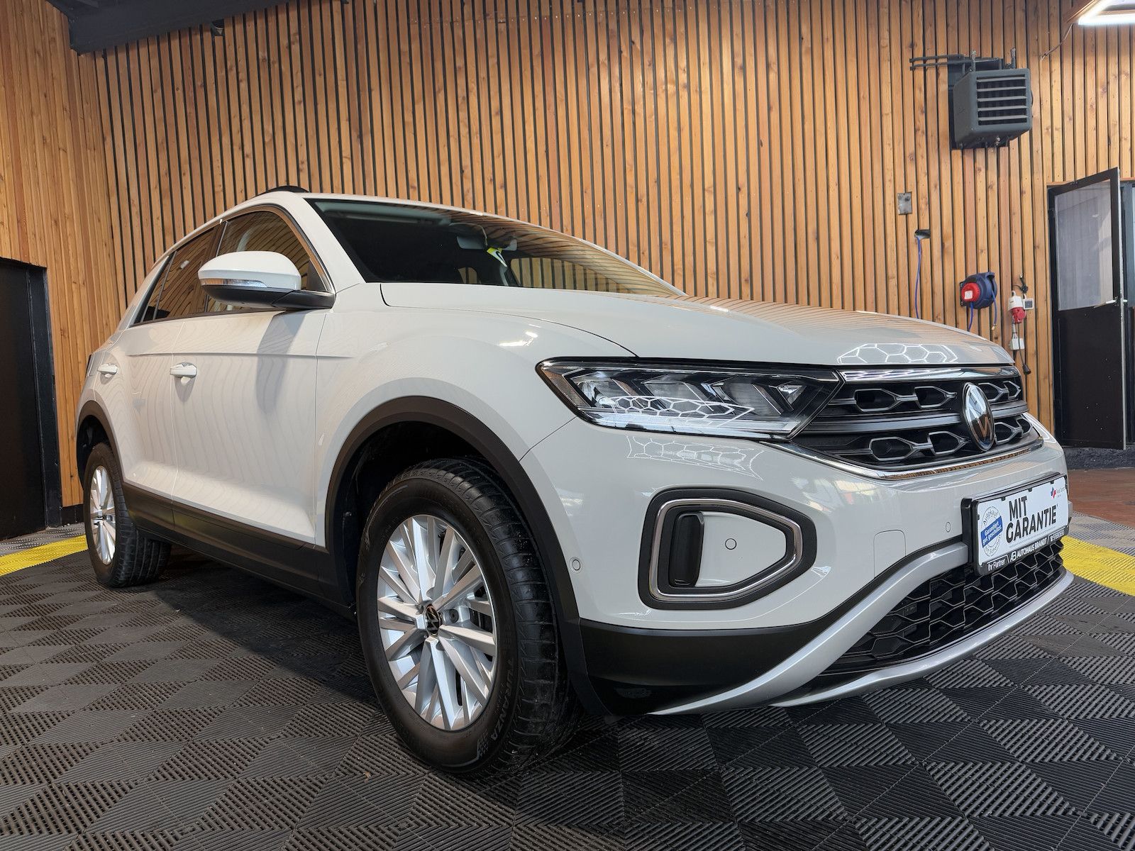 Fahrzeugabbildung Volkswagen T-Roc 2,0 TDI Life DSG *Navi*LED*Kam*Virtual*ACC