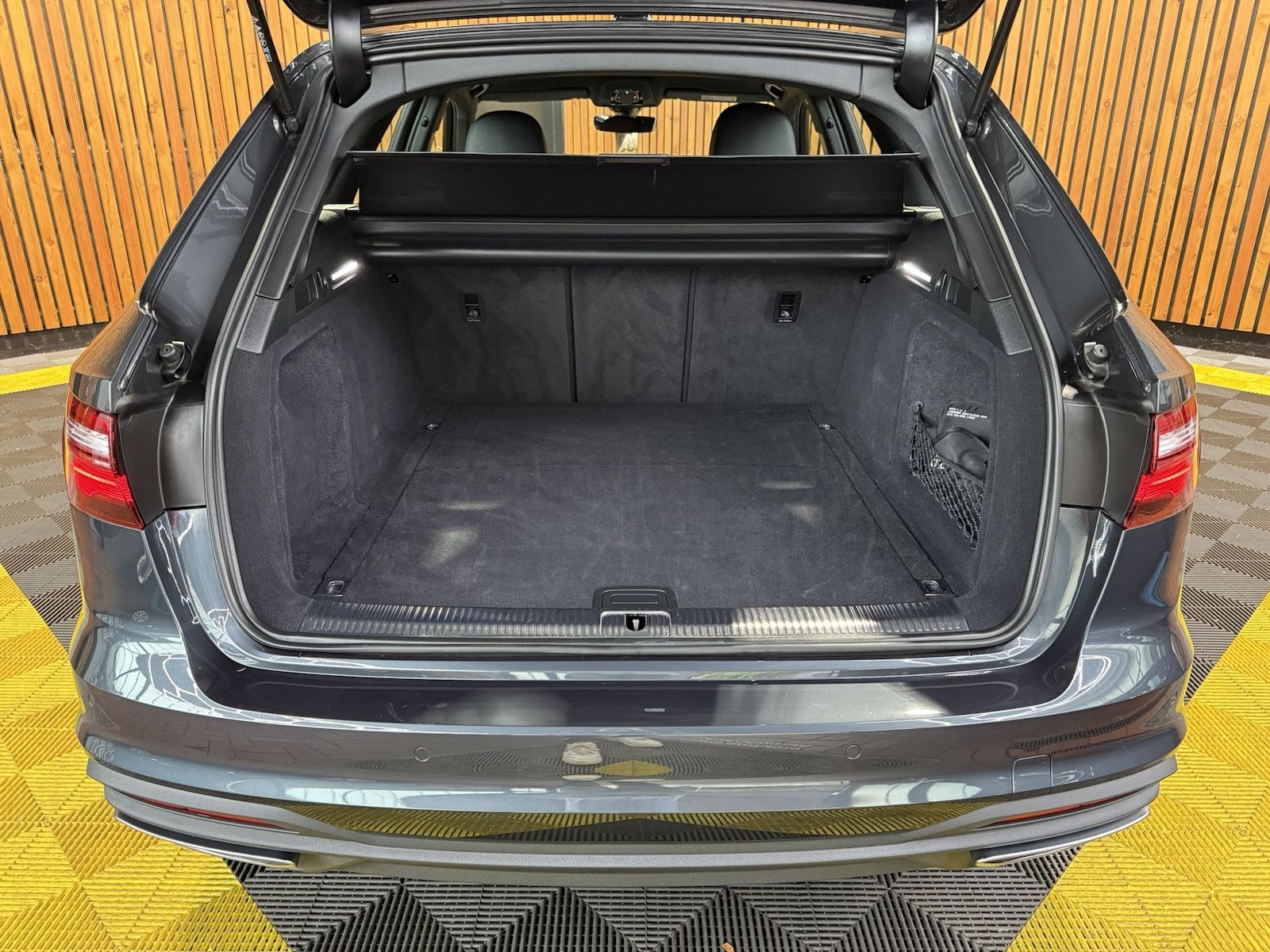 Fahrzeugabbildung Audi A4 Avant 2,0 TFSI Navi*Kam*ACC*App*Leder*Sound