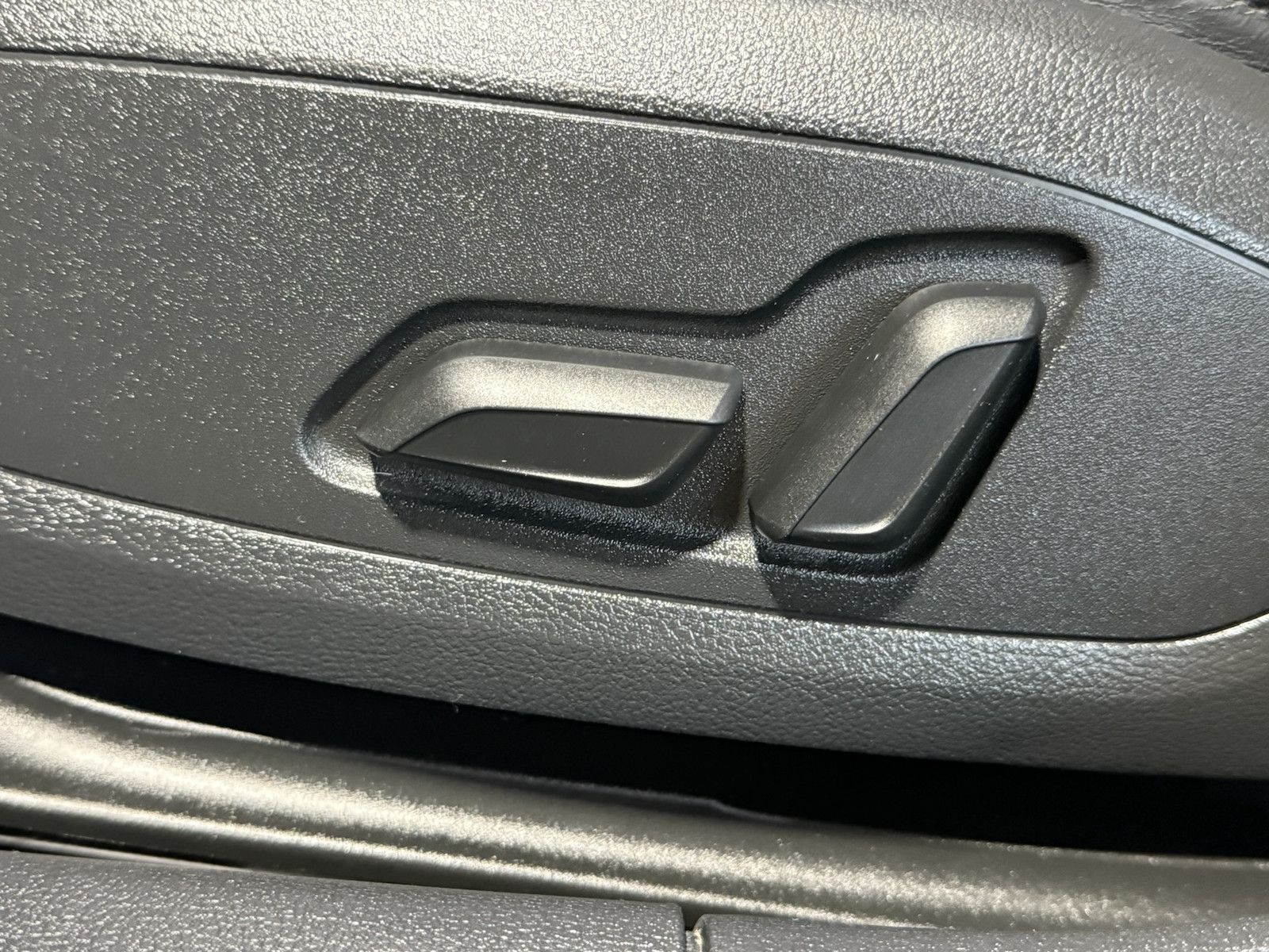 Fahrzeugabbildung Audi A4 Avant 2,0 TFSI Navi*Kam*ACC*App*Leder*Sound