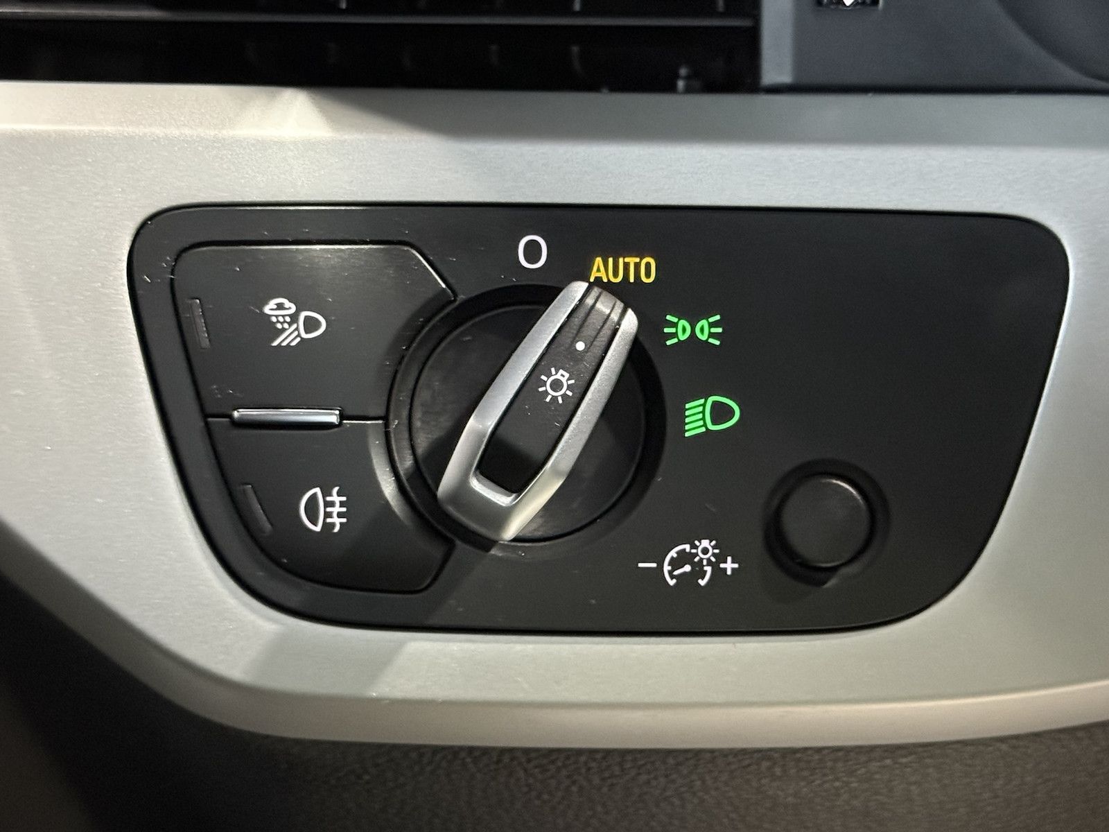 Fahrzeugabbildung Audi A4 Avant 2,0 TFSI Navi*Kam*ACC*App*Leder*Sound