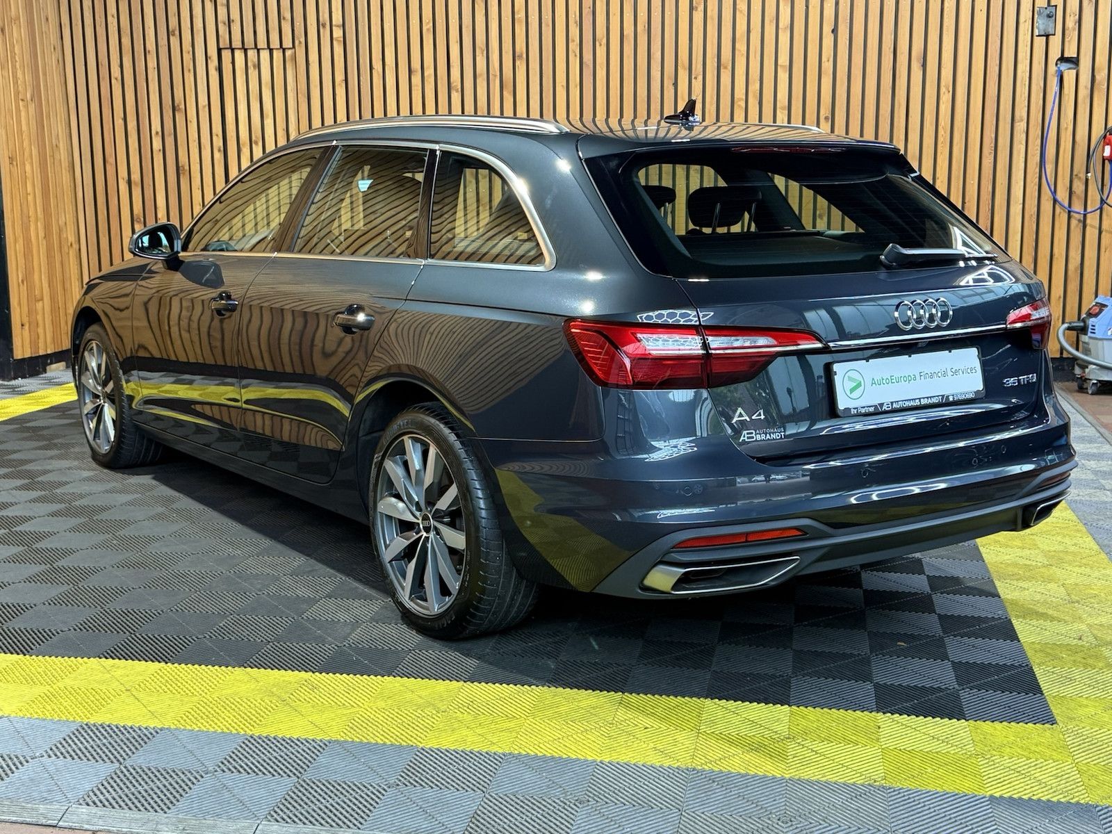 Fahrzeugabbildung Audi A4 Avant 2,0 TFSI Navi*Kam*ACC*App*Leder*Sound