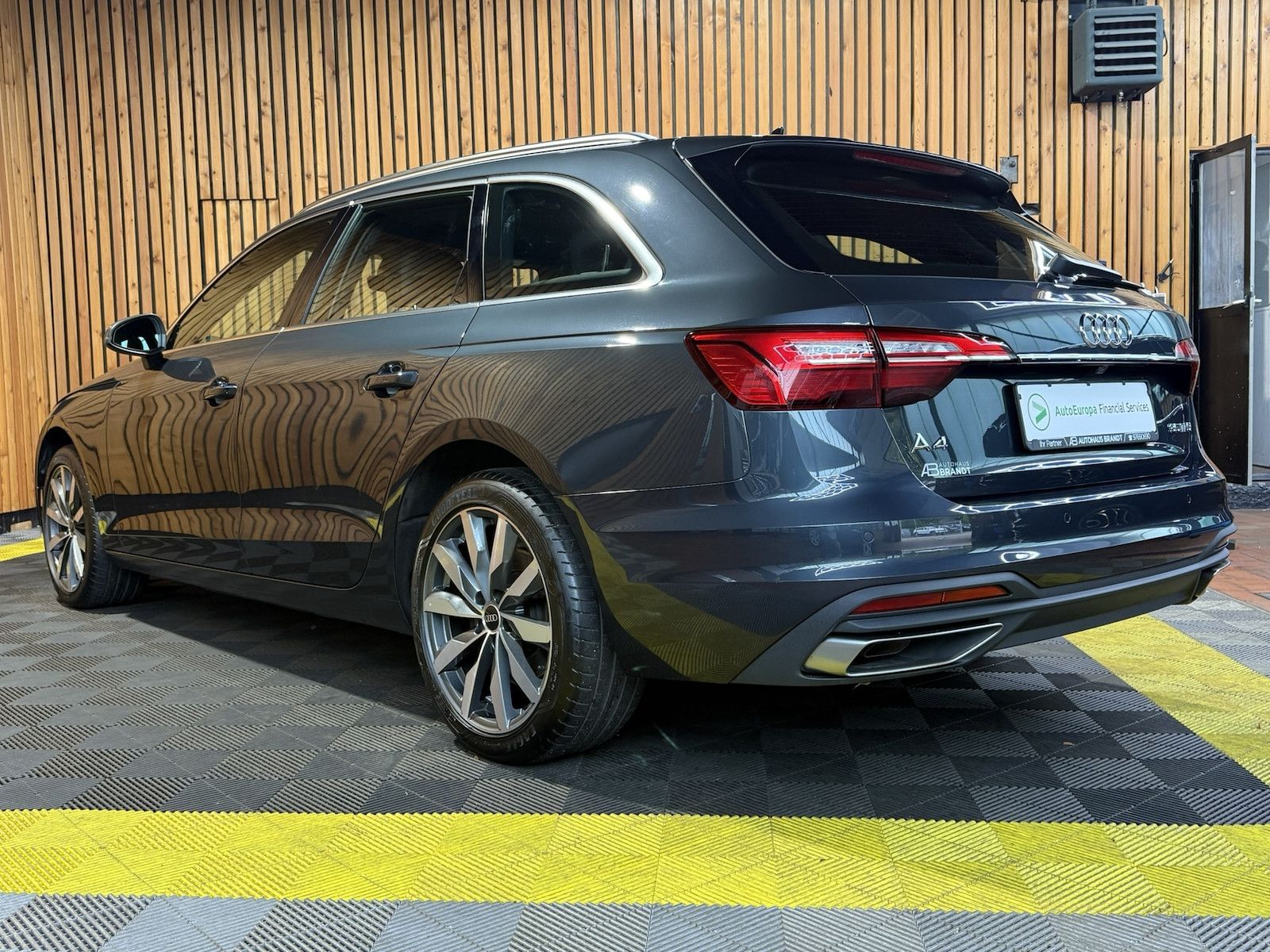 Fahrzeugabbildung Audi A4 Avant 2,0 TFSI Navi*Kam*ACC*App*Leder*Sound