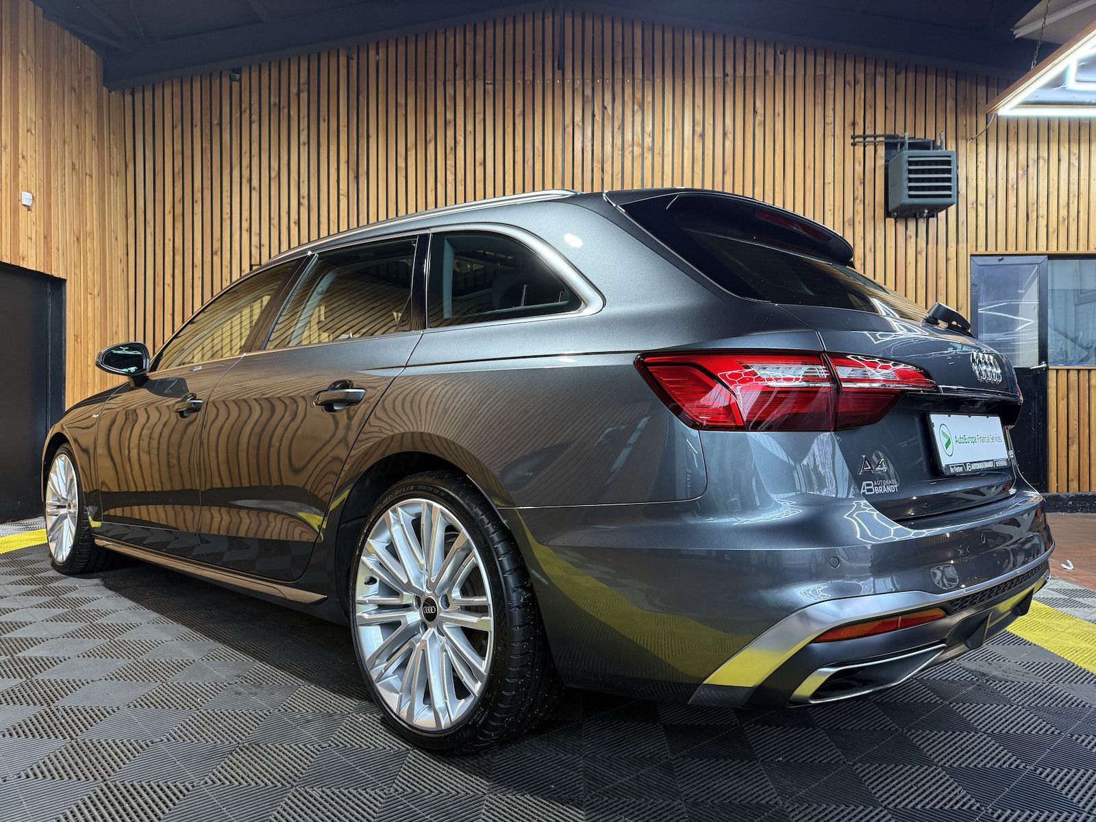 Fahrzeugabbildung Audi A4 Avant S Line TDI Aut. *Navi+*ACC*Kam*Virtual*