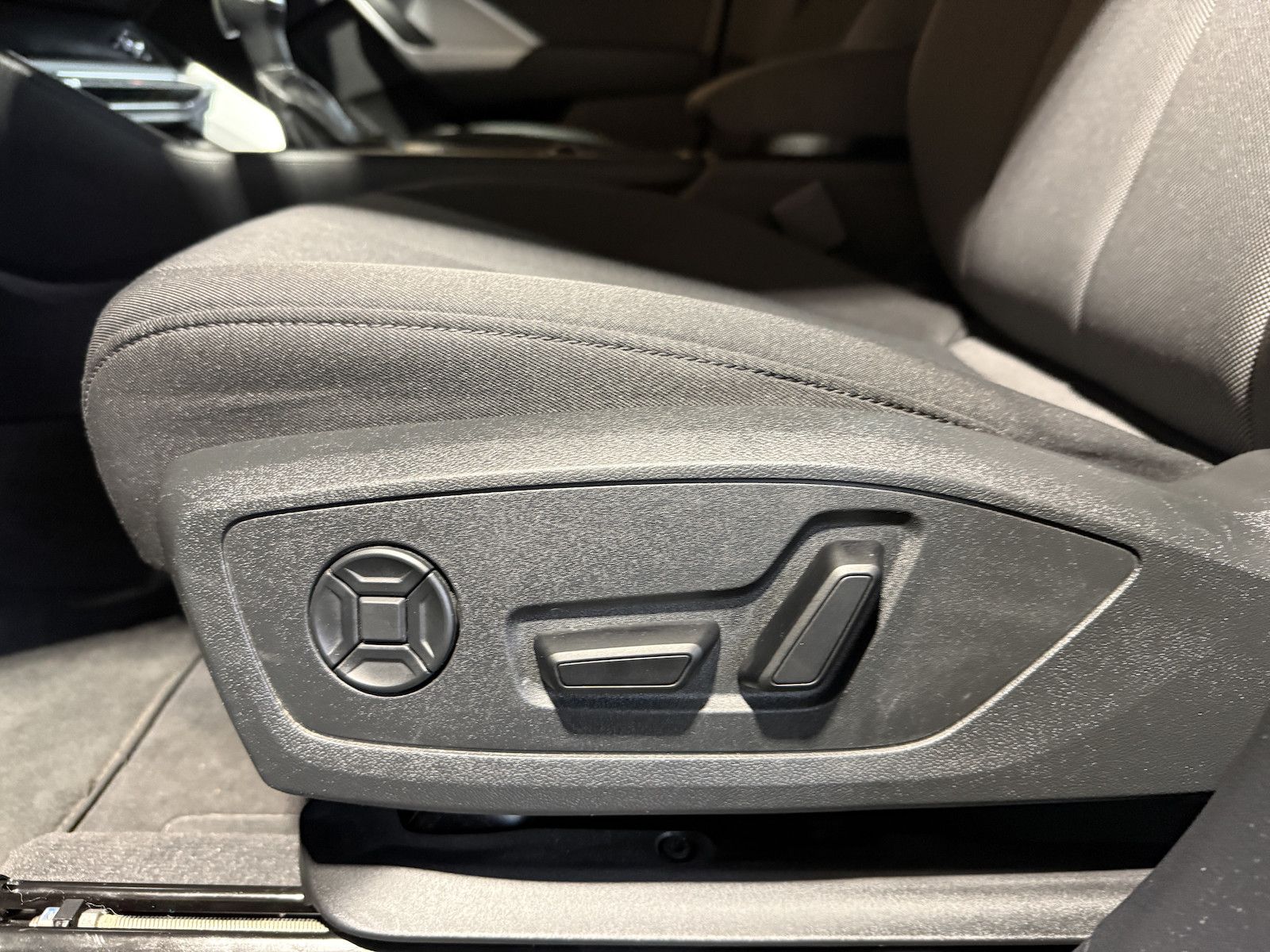 Fahrzeugabbildung Audi Q3 35 TDI advanced Aut. Navi*LED*Virtual*Kam*AHK