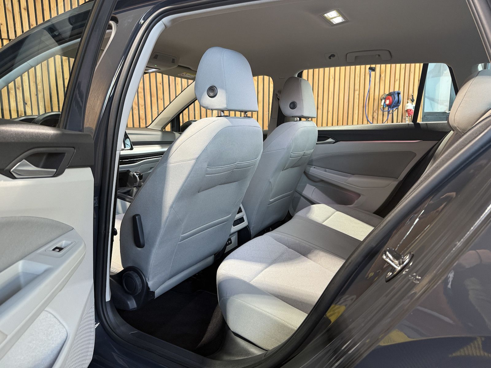 Fahrzeugabbildung Volkswagen Golf Variant 2,0 TDI Life *Navi*ACC*LED*AHK*Virt