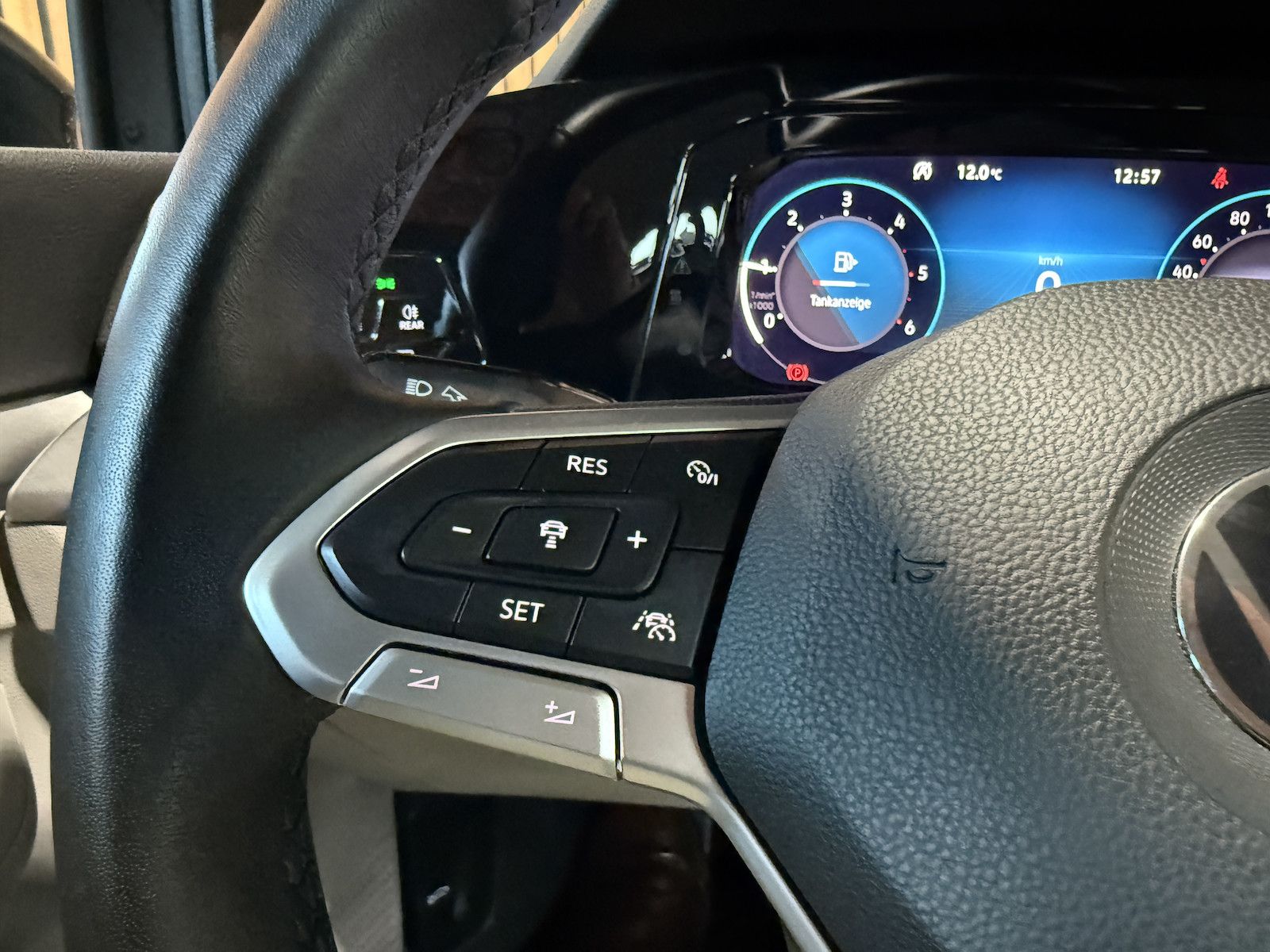 Fahrzeugabbildung Volkswagen Golf Variant 2,0 TDI Life *Navi*ACC*LED*AHK*Virt