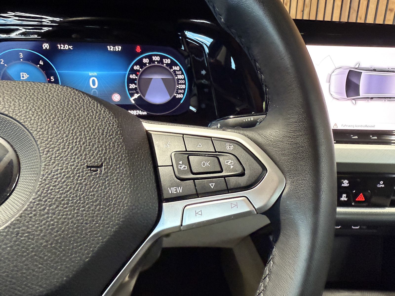Fahrzeugabbildung Volkswagen Golf Variant 2,0 TDI Life *Navi*ACC*LED*AHK*Virt