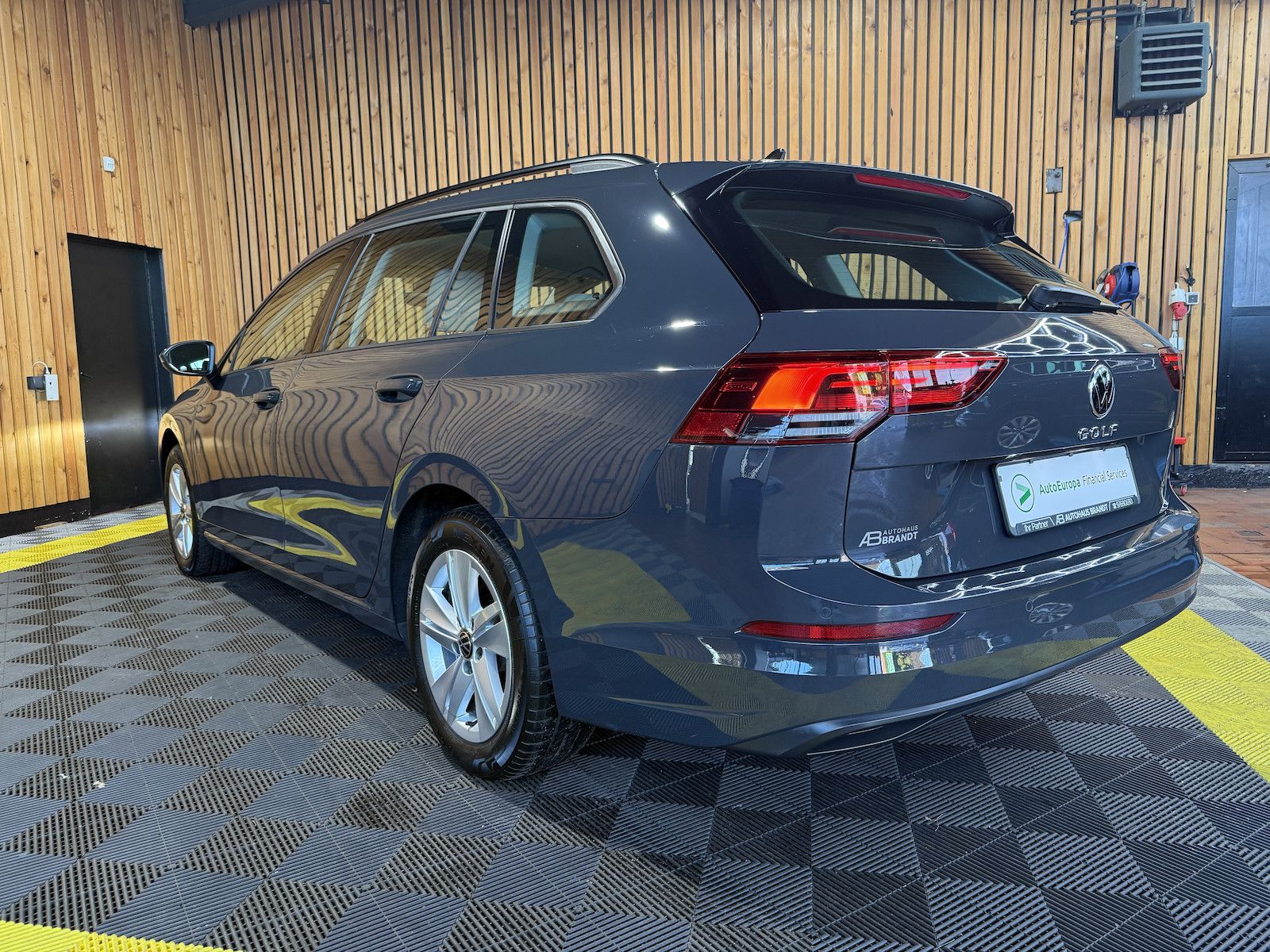 Fahrzeugabbildung Volkswagen Golf Variant 2,0 TDI Life *Navi*ACC*LED*AHK*Virt