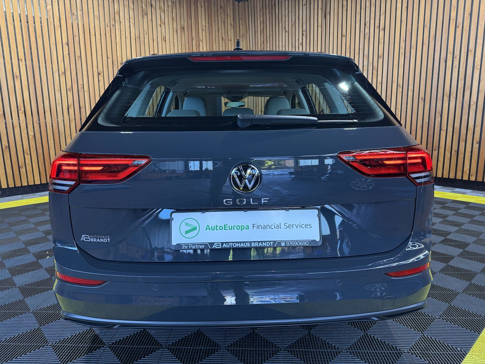 Fahrzeugabbildung Volkswagen Golf Variant 2,0 TDI Life *Navi*ACC*LED*AHK*Virt