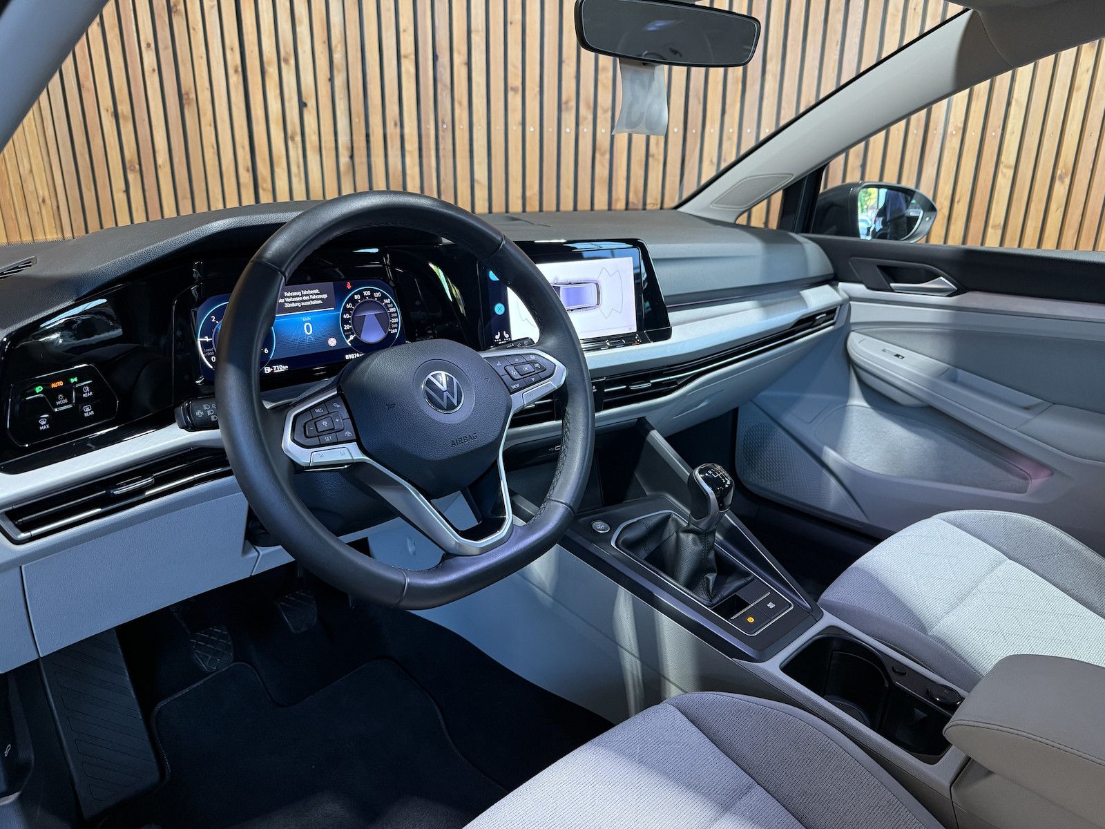 Fahrzeugabbildung Volkswagen Golf Variant 2,0 TDI Life *Navi*ACC*LED*AHK*Virt