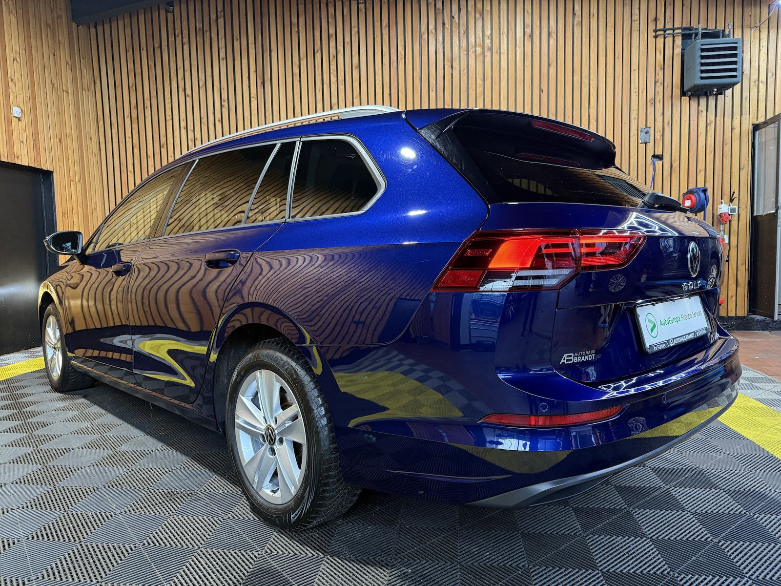 Fahrzeugabbildung Volkswagen Golf Variant 2,0 TDI DSG *Navi*ACC*LED*AHK*Kam*