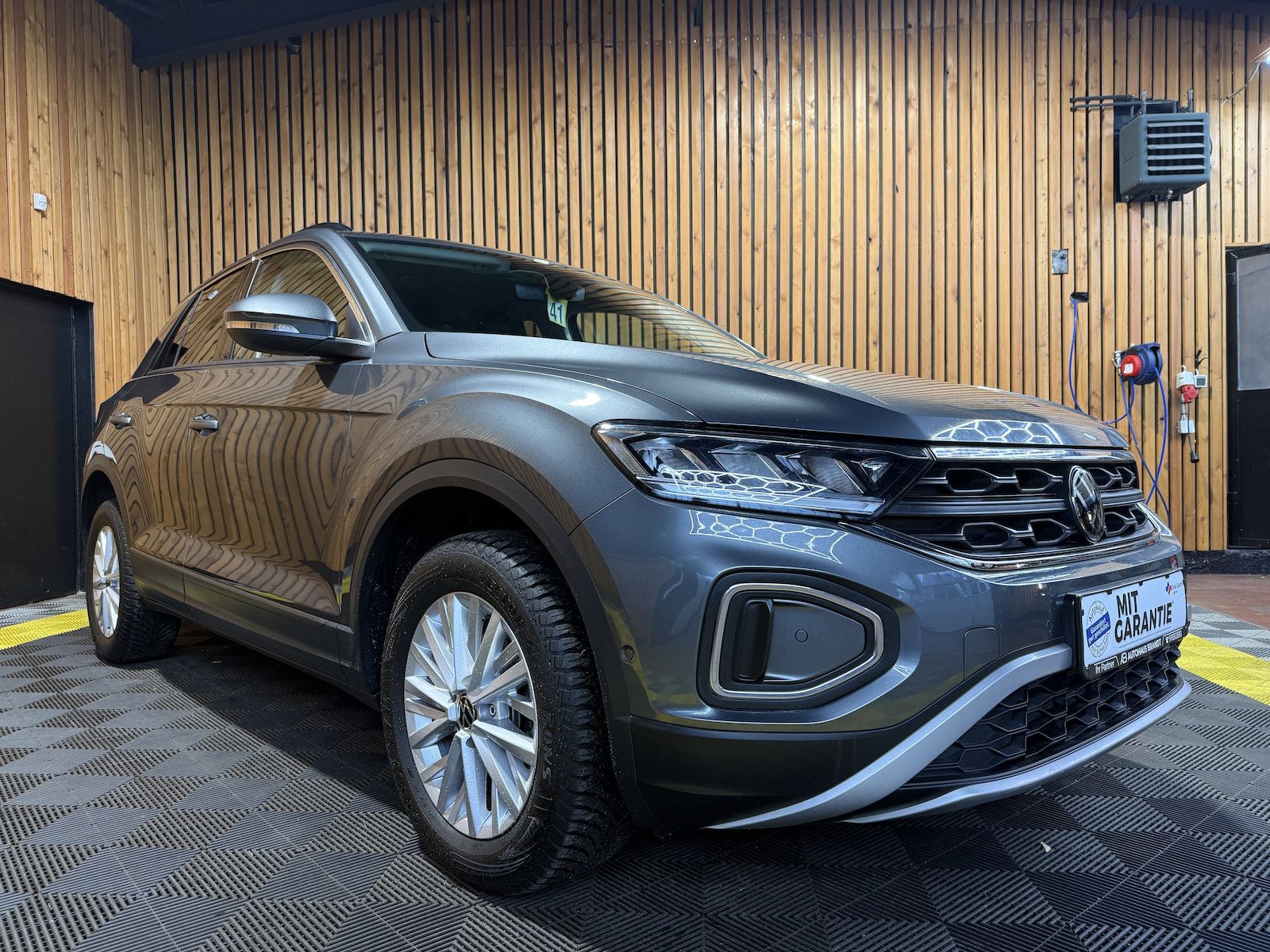 Fahrzeugabbildung Volkswagen T-Roc 2,0 TDI Life DSG *Navi*AHK*LED*Kam*Virtual