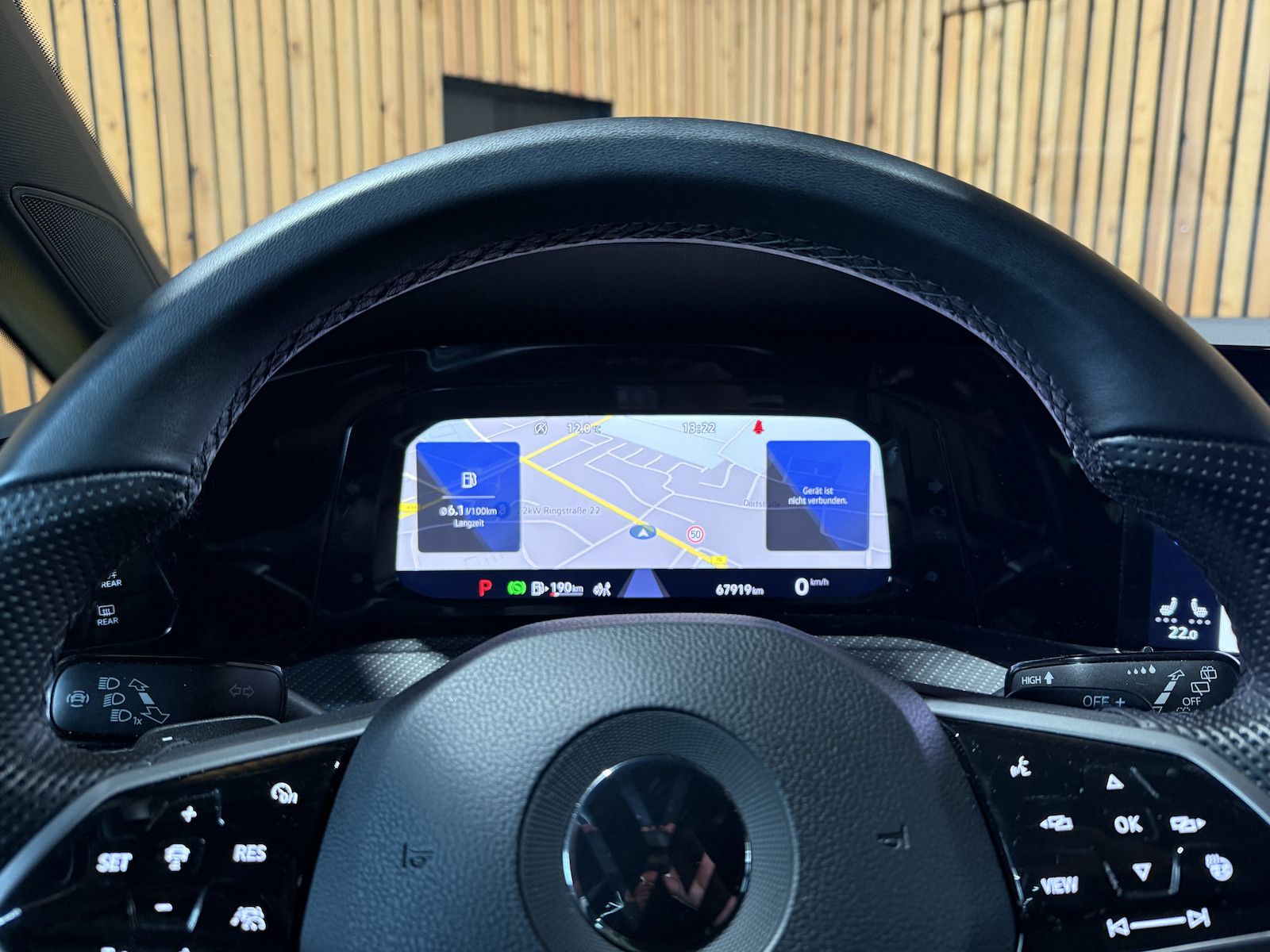 Fahrzeugabbildung Volkswagen Golf 1,5 eTSI DSG R-Line *Navi*Kam*AHK*Matrix*