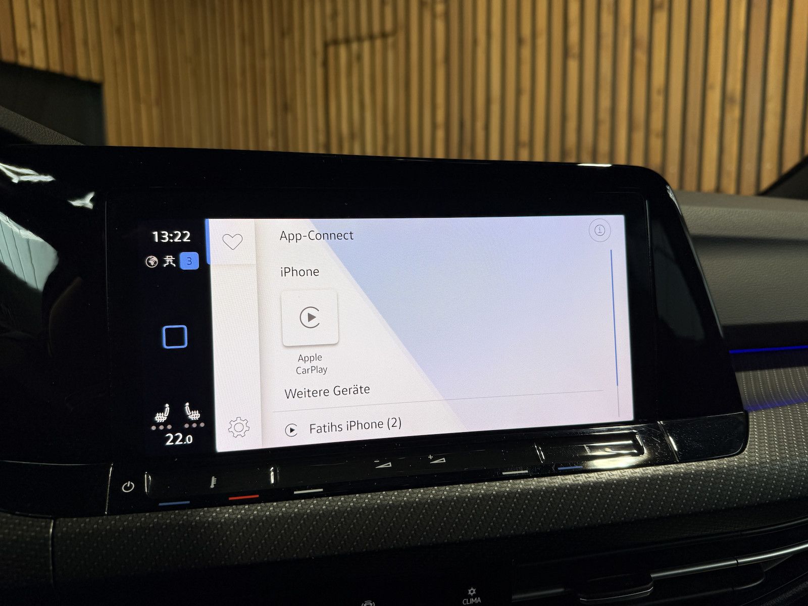 Fahrzeugabbildung Volkswagen Golf 1,5 eTSI DSG R-Line *Navi*Kam*AHK*Matrix*