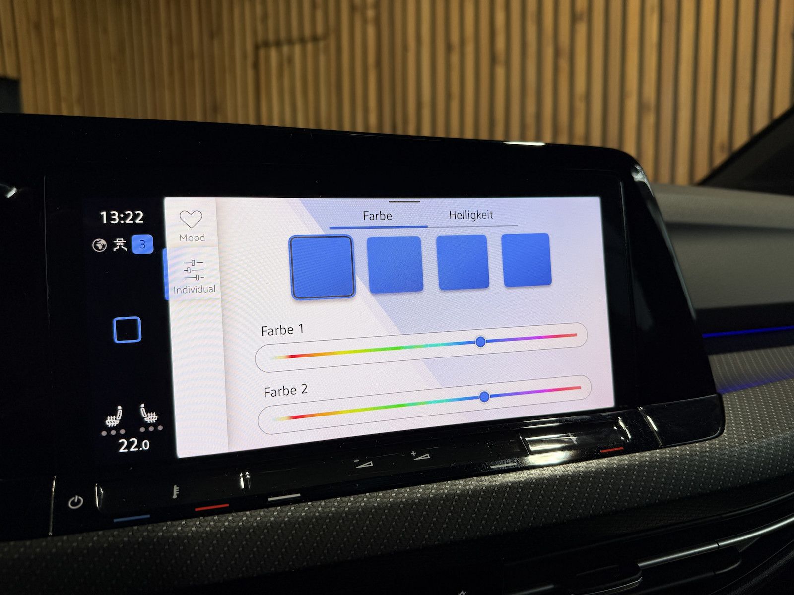 Fahrzeugabbildung Volkswagen Golf 1,5 eTSI DSG R-Line *Navi*Kam*AHK*Matrix*