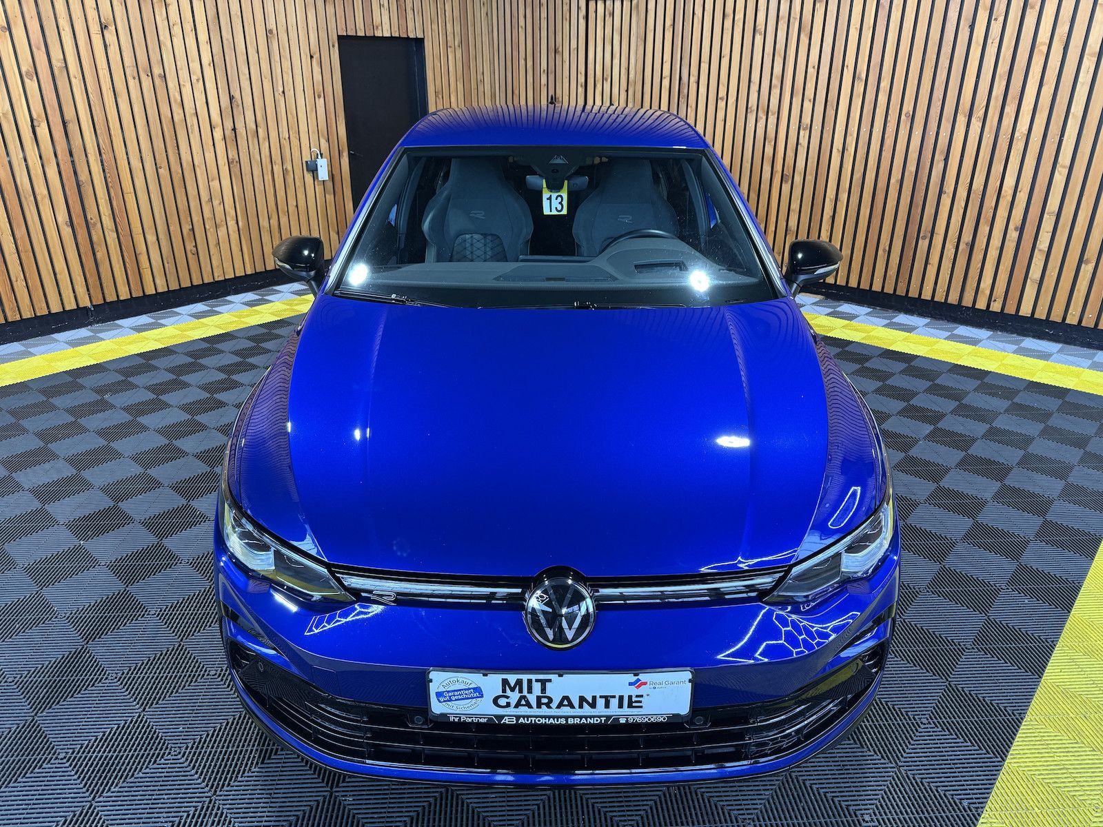 Fahrzeugabbildung Volkswagen Golf 1,5 eTSI DSG R-Line *Navi*Kam*AHK*Matrix*