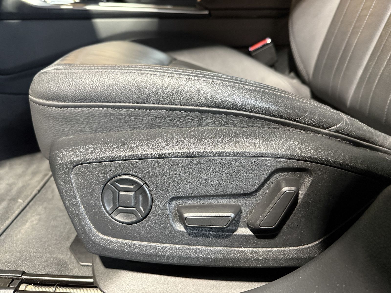 Fahrzeugabbildung Audi A6 Avant 2,0 TDI *Navi*Kam*ACC*Virtual*Pano*DCC
