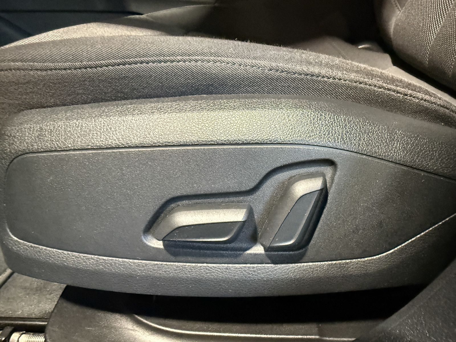 Fahrzeugabbildung Audi A4 Avant advanced TDI Aut. *Navi+*ACC*Kamera*App