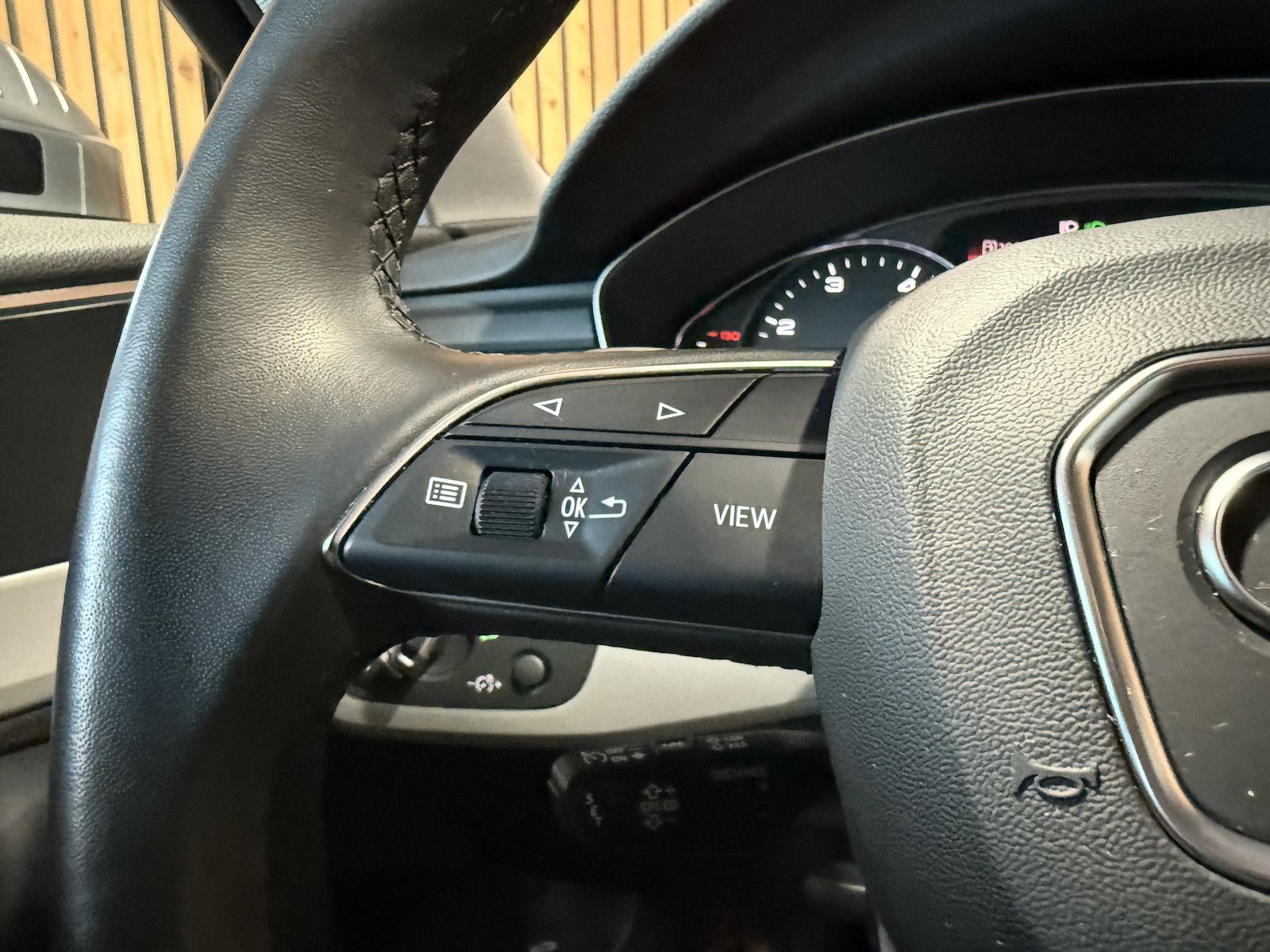 Fahrzeugabbildung Audi A4 Avant advanced TDI Aut. *Navi+*ACC*Kamera*App