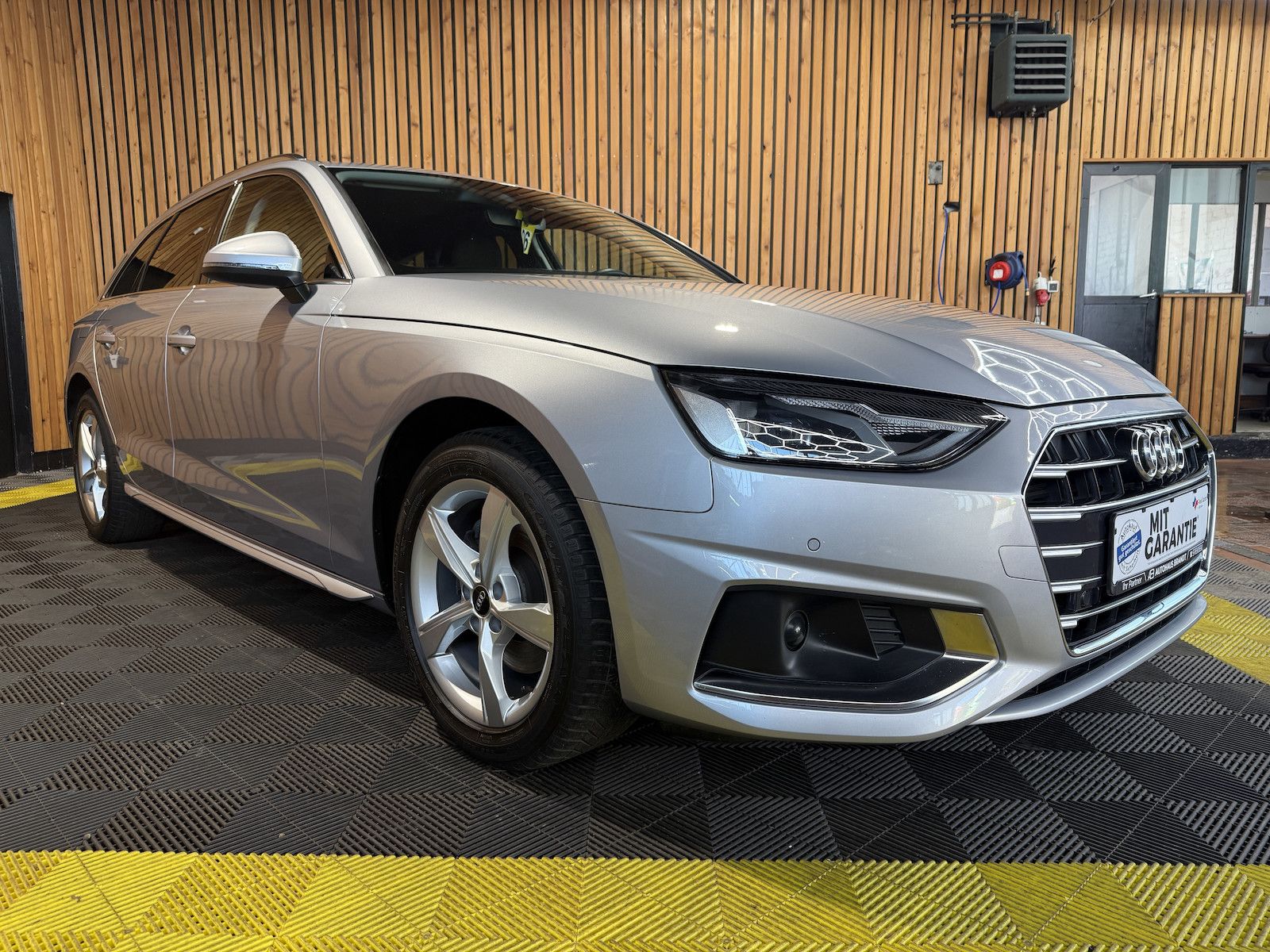 Fahrzeugabbildung Audi A4 Avant advanced TDI Aut. *Navi+*ACC*Kamera*App