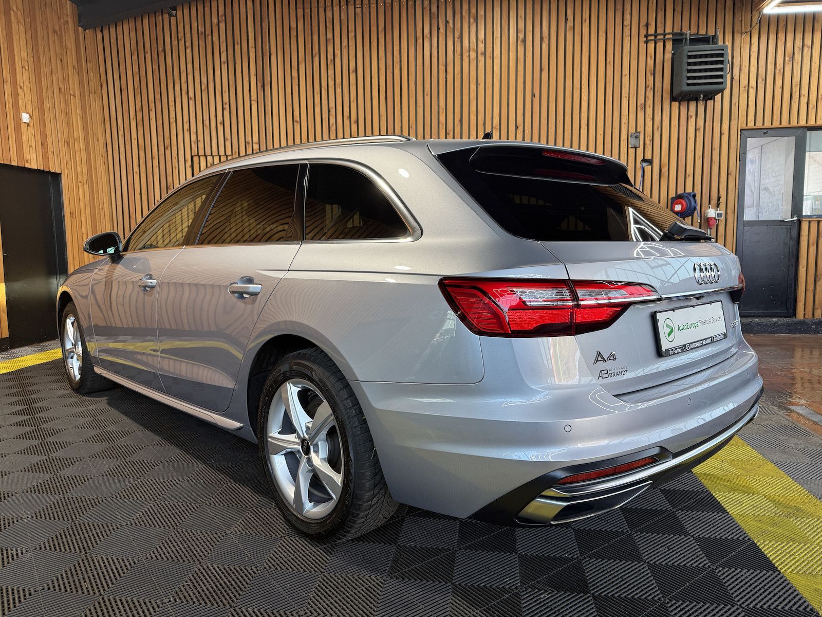 Fahrzeugabbildung Audi A4 Avant advanced TDI Aut. *Navi+*ACC*Kamera*App
