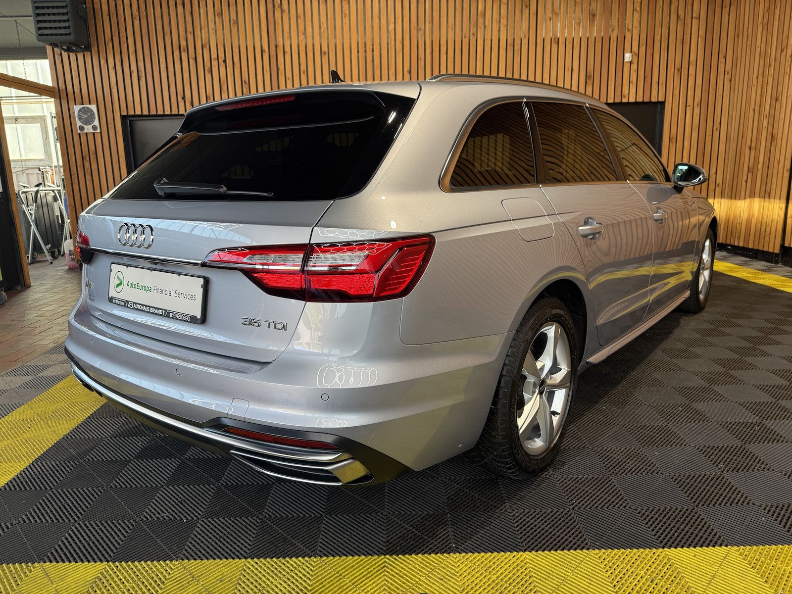 Fahrzeugabbildung Audi A4 Avant advanced TDI Aut. *Navi+*ACC*Kamera*App