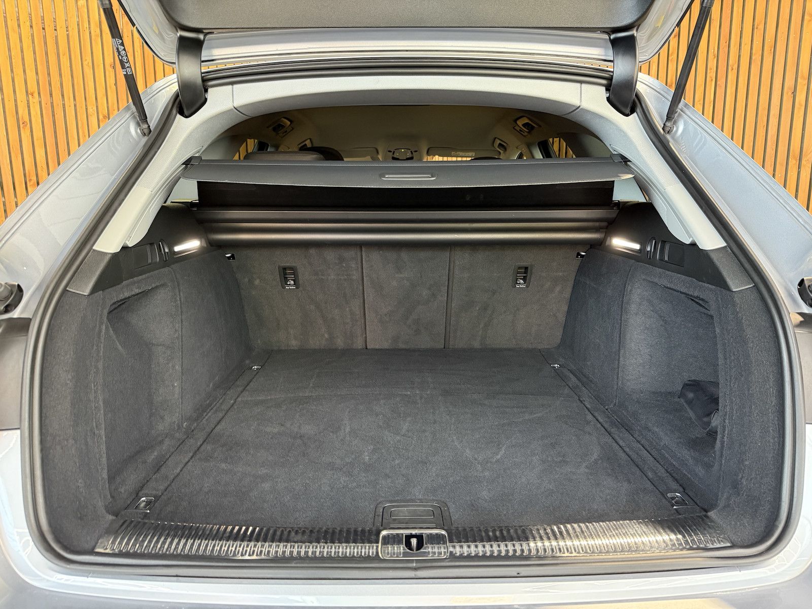 Fahrzeugabbildung Audi A4 Avant advanced TDI Aut. *Navi+*ACC*Kamera*App