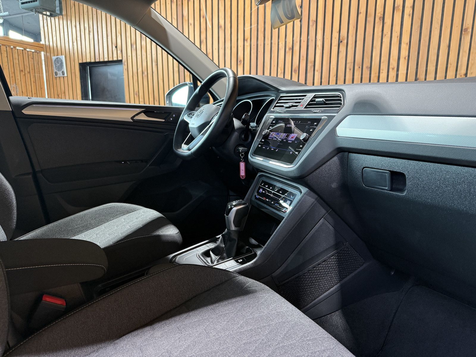 Fahrzeugabbildung Volkswagen Tiguan 1,5 TSI Move DSG *Navi*ACC*Kam*LED*AHK