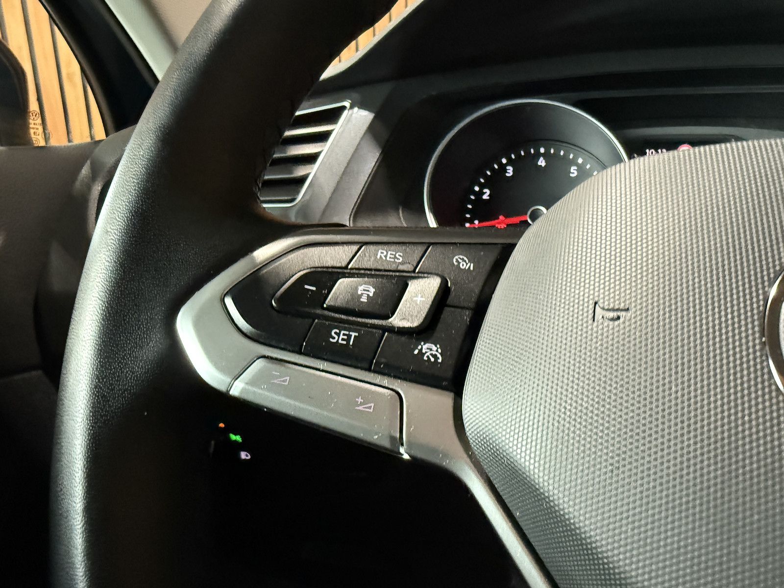 Fahrzeugabbildung Volkswagen Tiguan 1,5 TSI Move DSG *Navi*ACC*Kam*LED*AHK